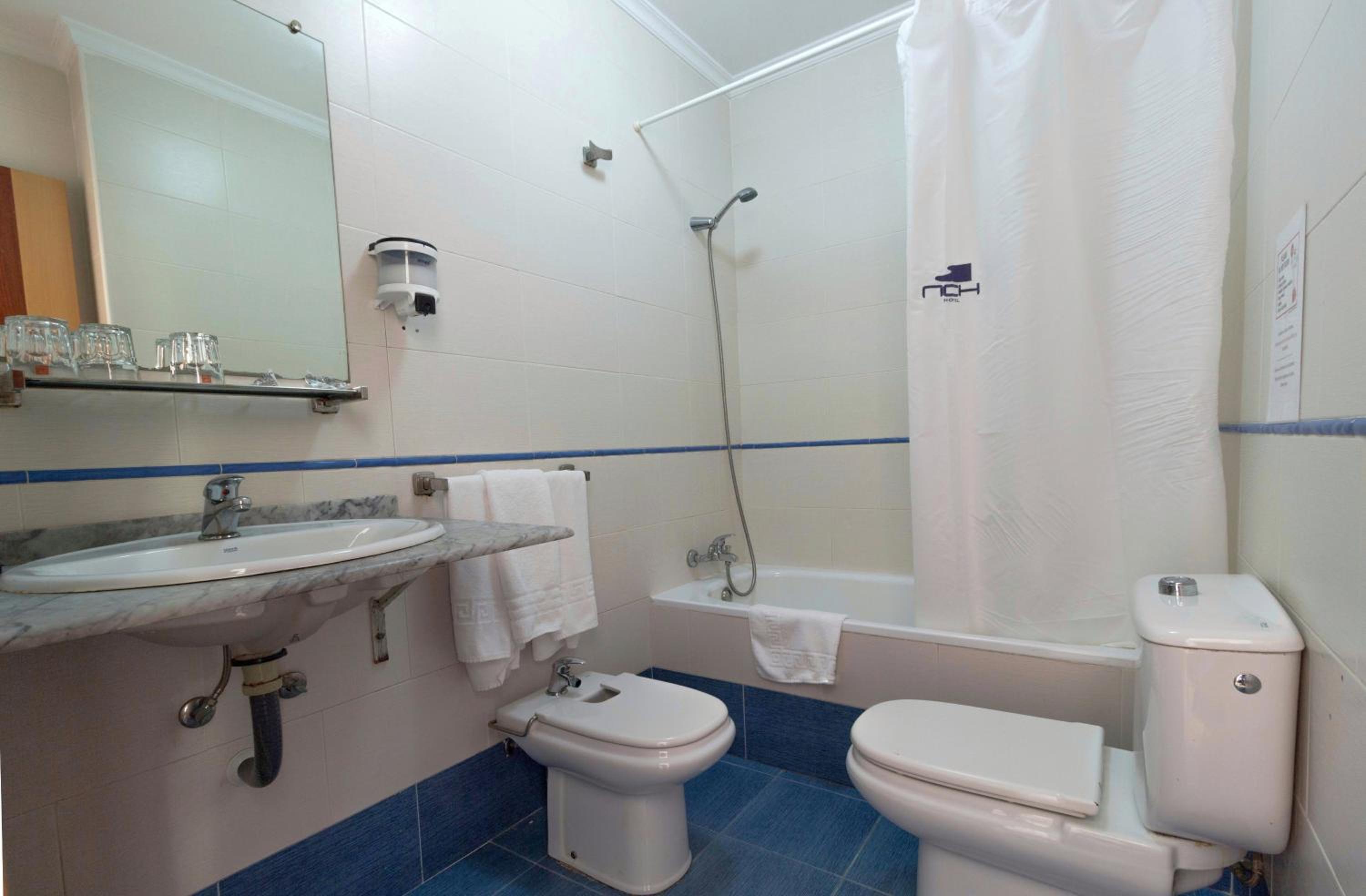 Double Room - Photo 4