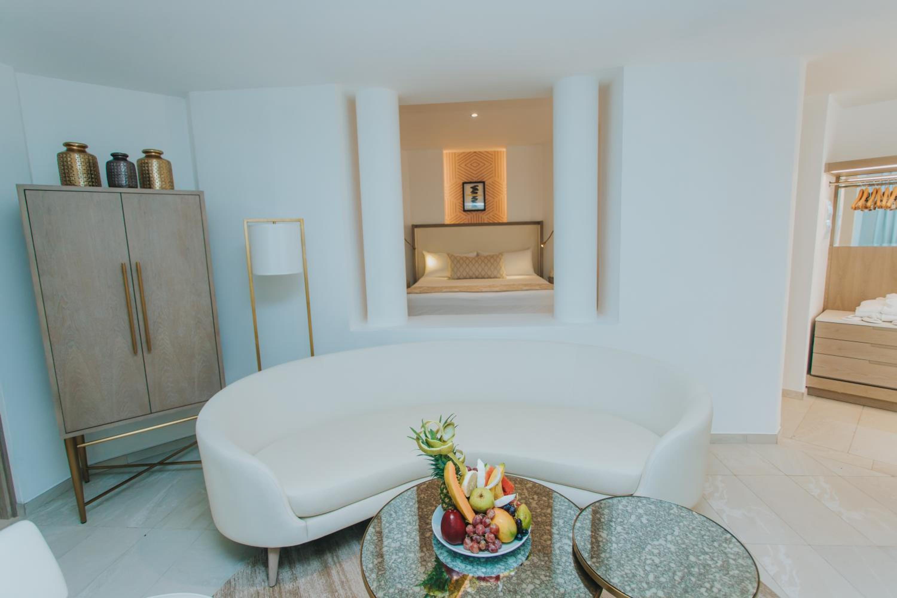 Platinum Suite ( 2 Adults + 1 Child)