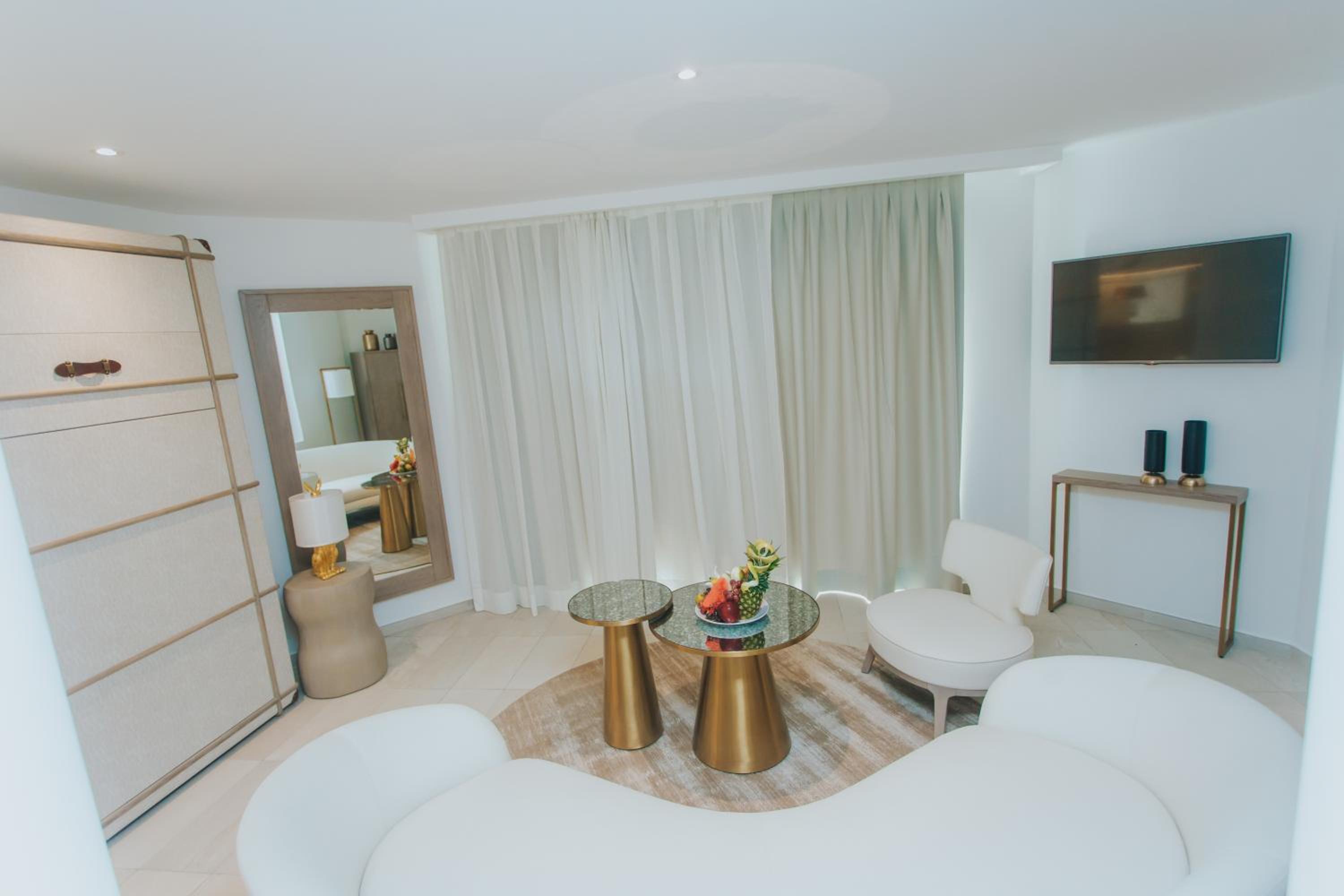 Platinum Suite ( 2 Adults + 1 Child)