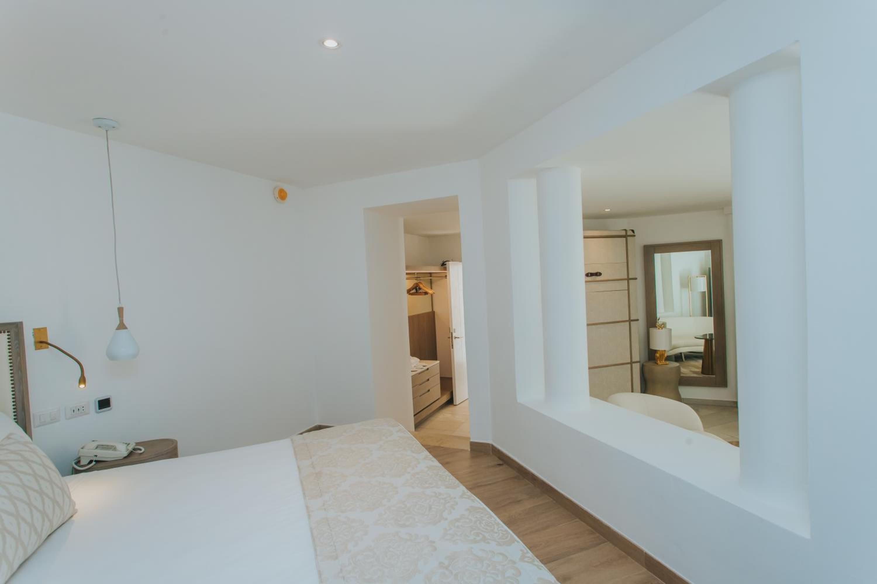 Platinum Suite ( 2 Adults + 1 Child)