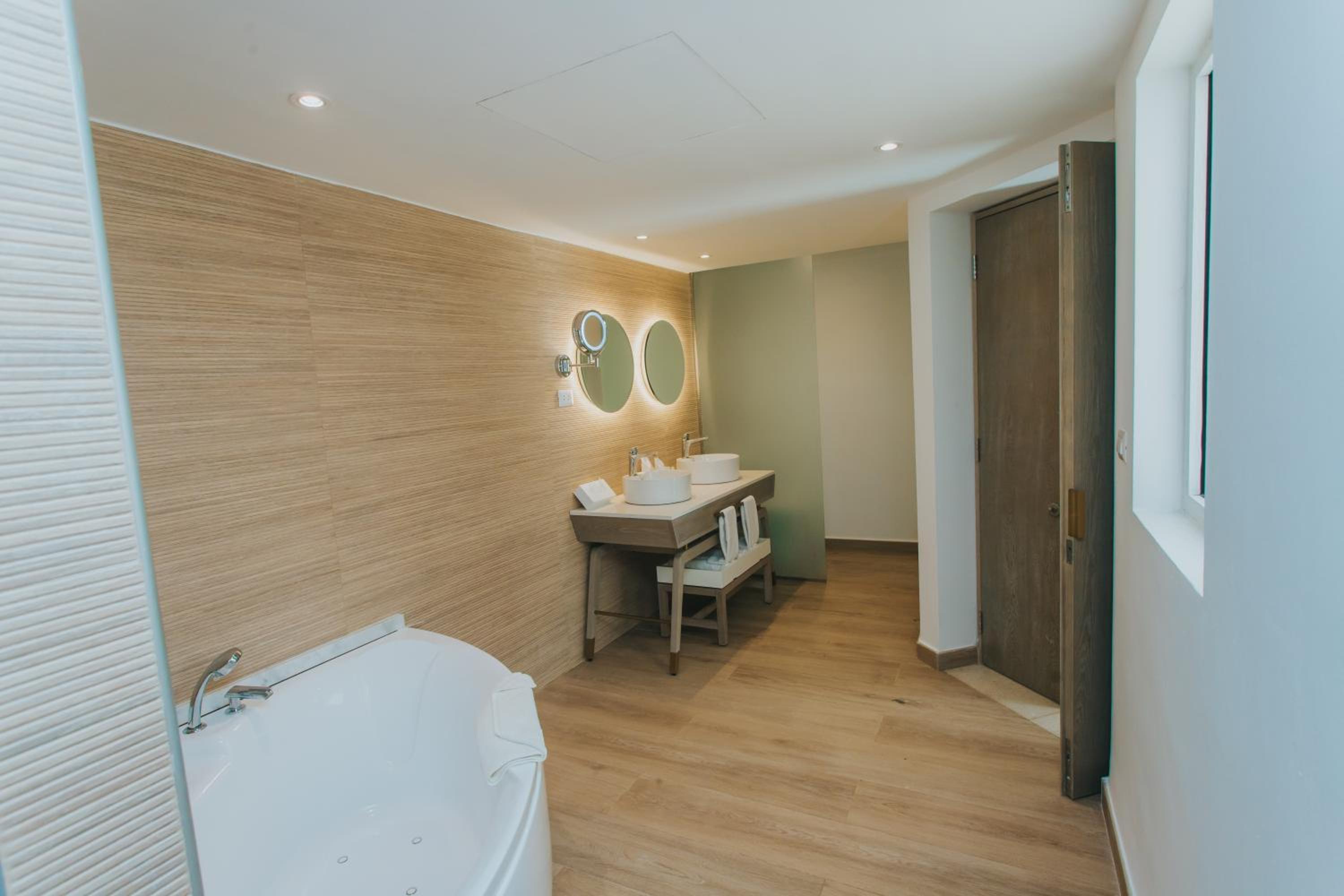 Platinum Suite - Photo 15