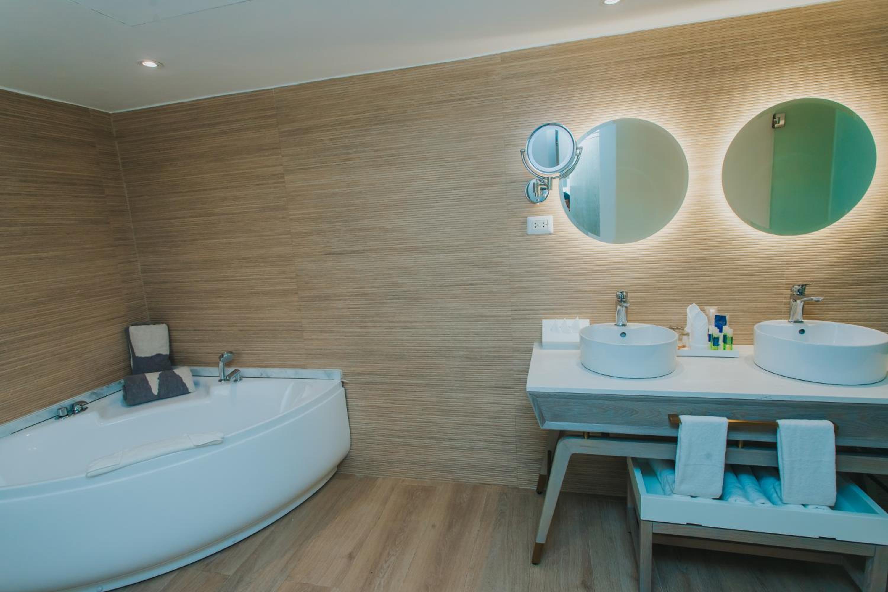 Platinum Suite - Photo 17