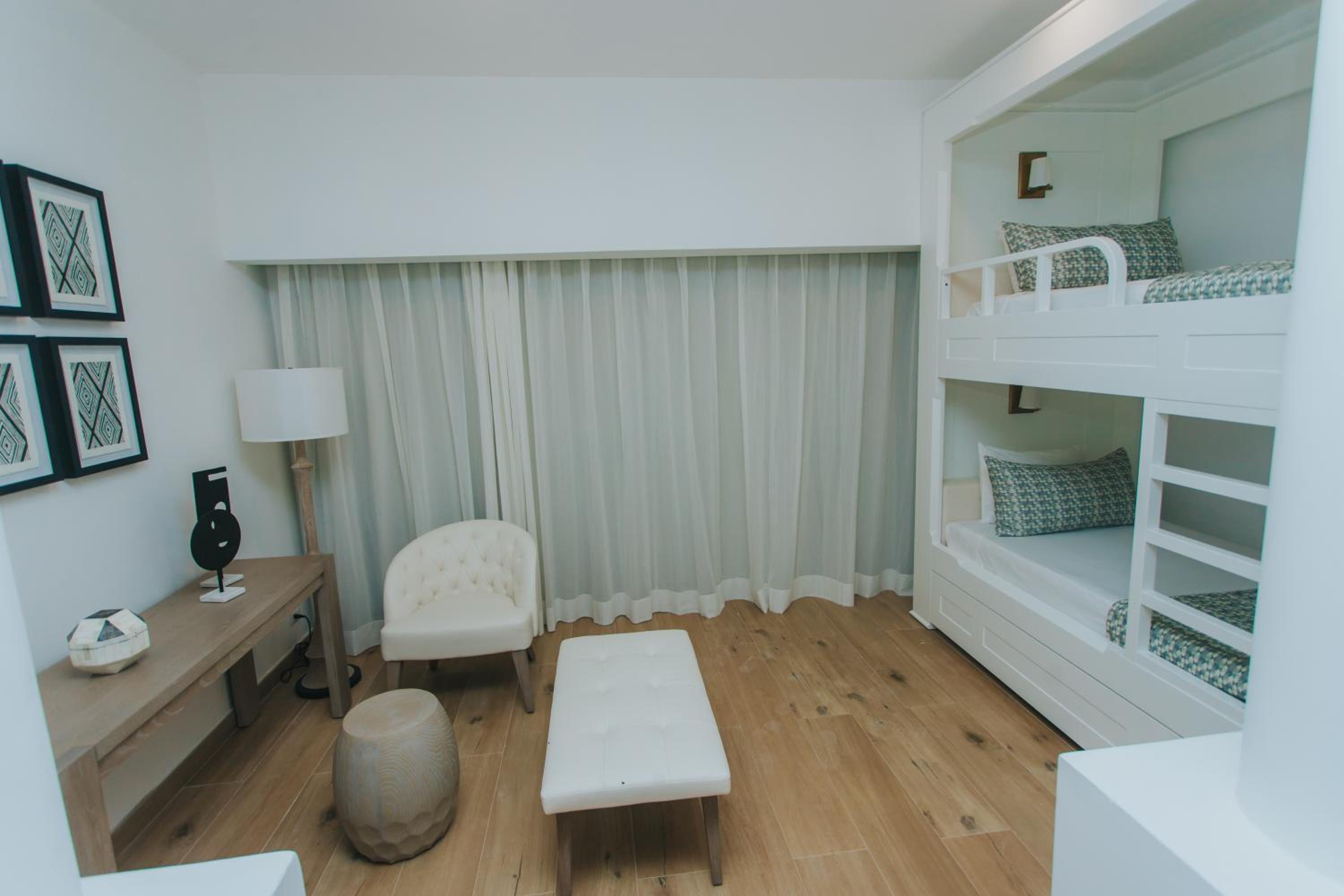 Deluxe Family Suite photo 2