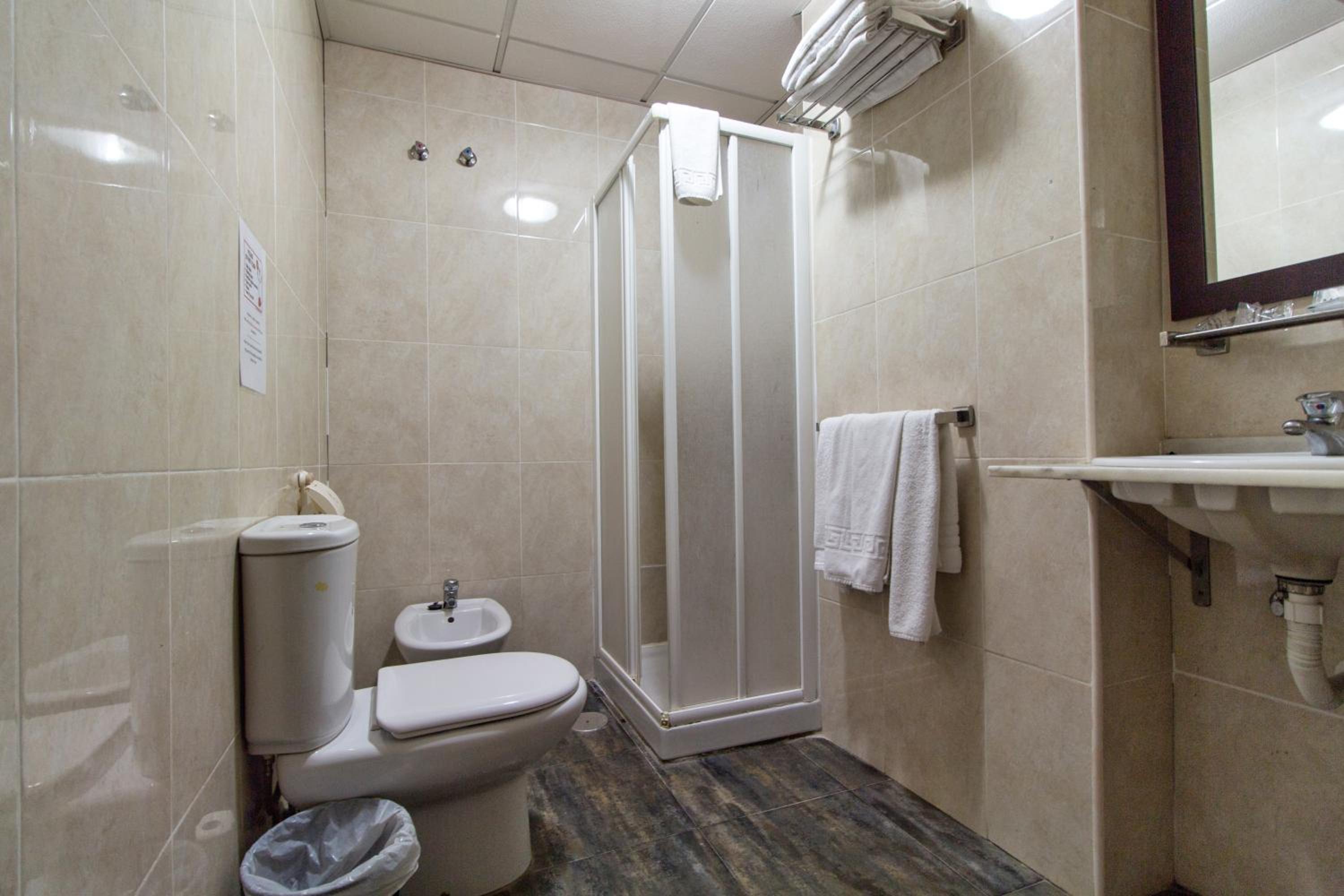 Double Room - Photo 5