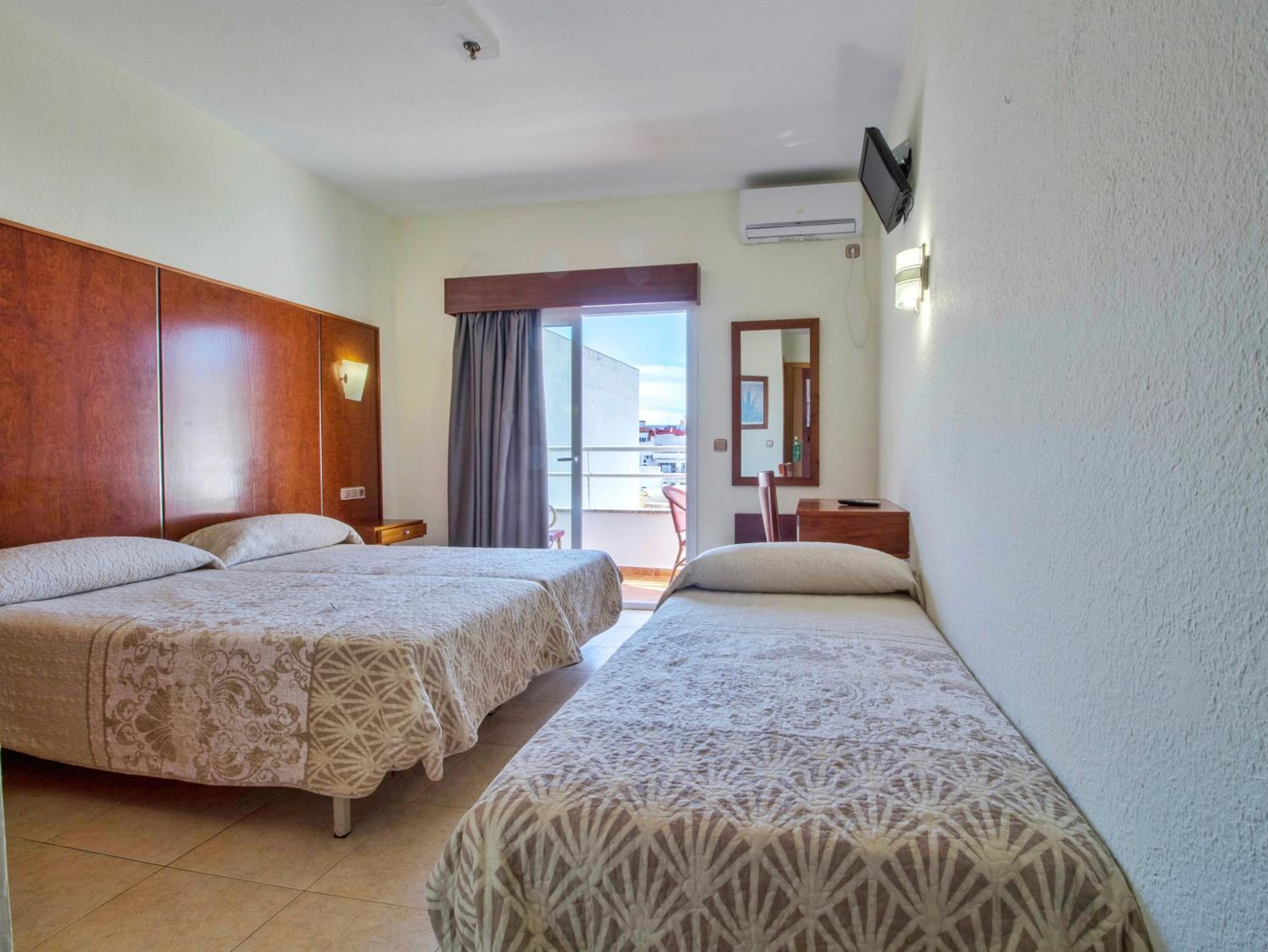 Triple Room - Photo 1