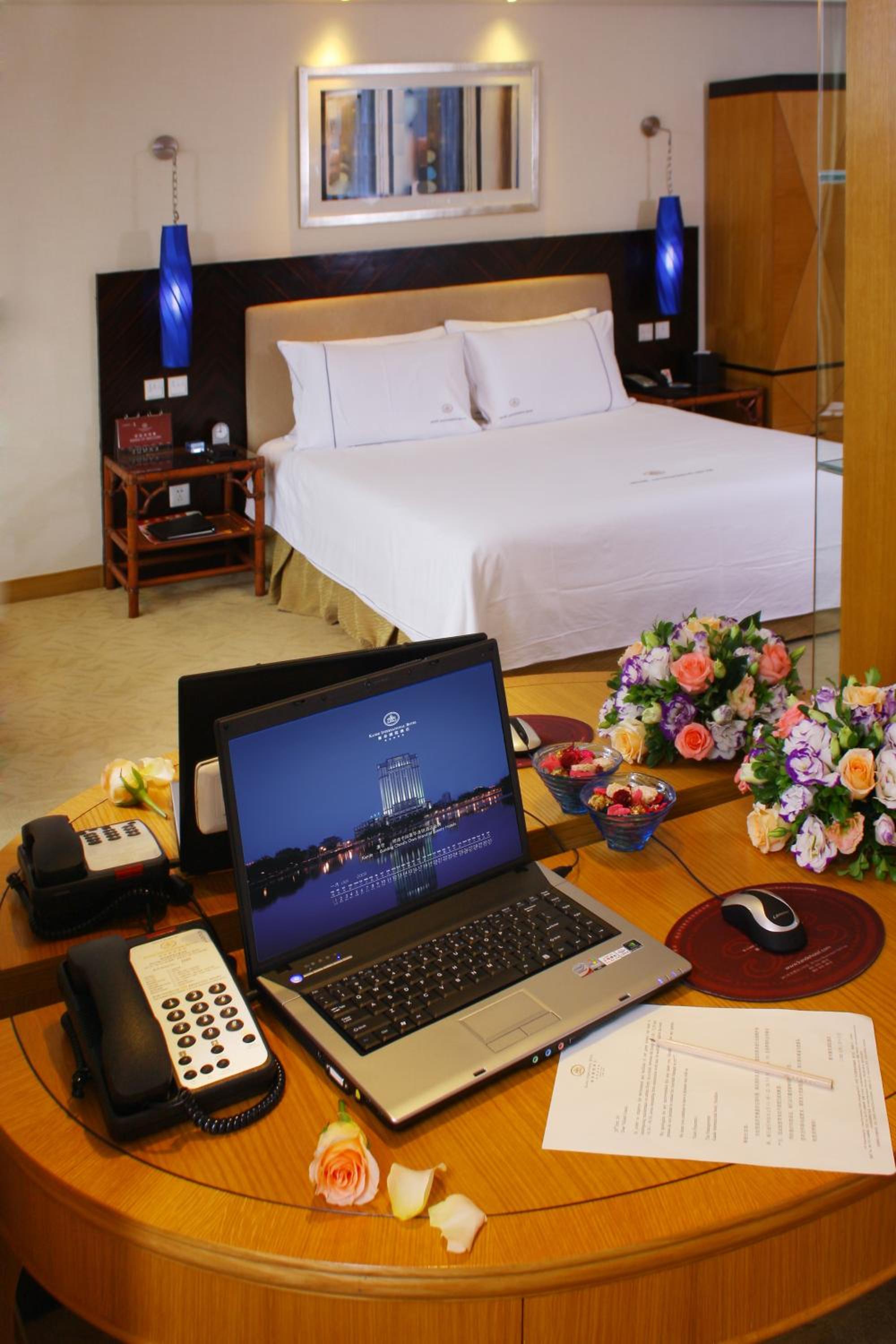 Deluxe King Room with River View - Photo 2