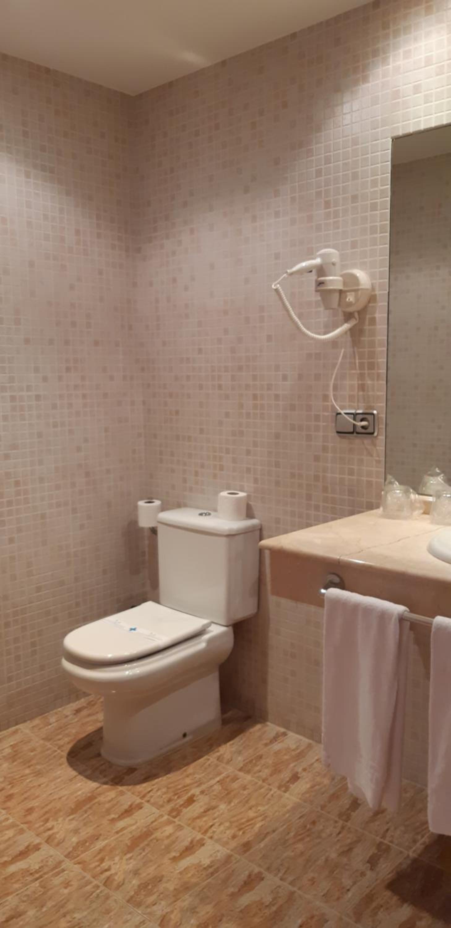 Quadruple Room - Photo 2