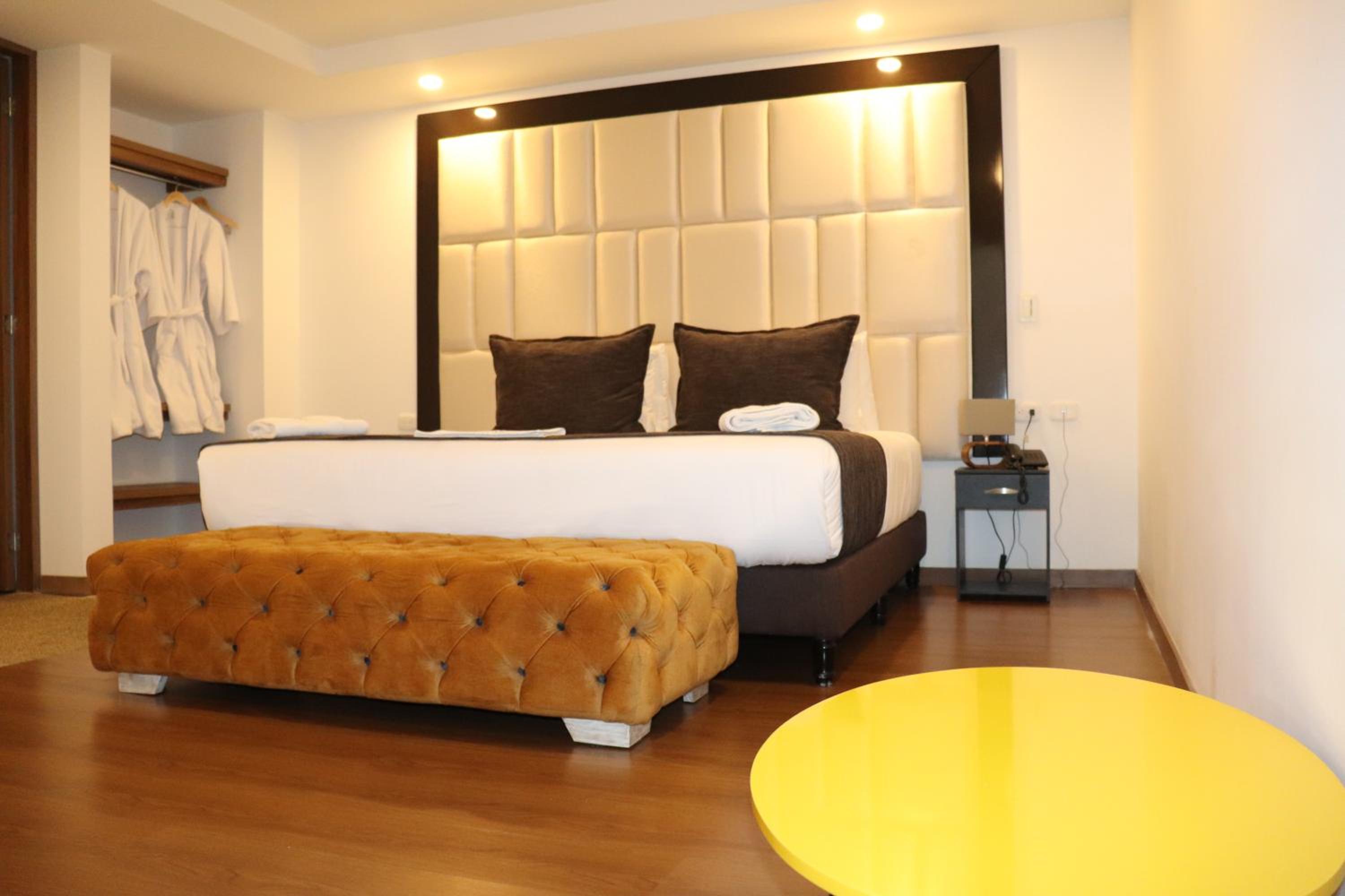 Deluxe Suite with Spa Bath