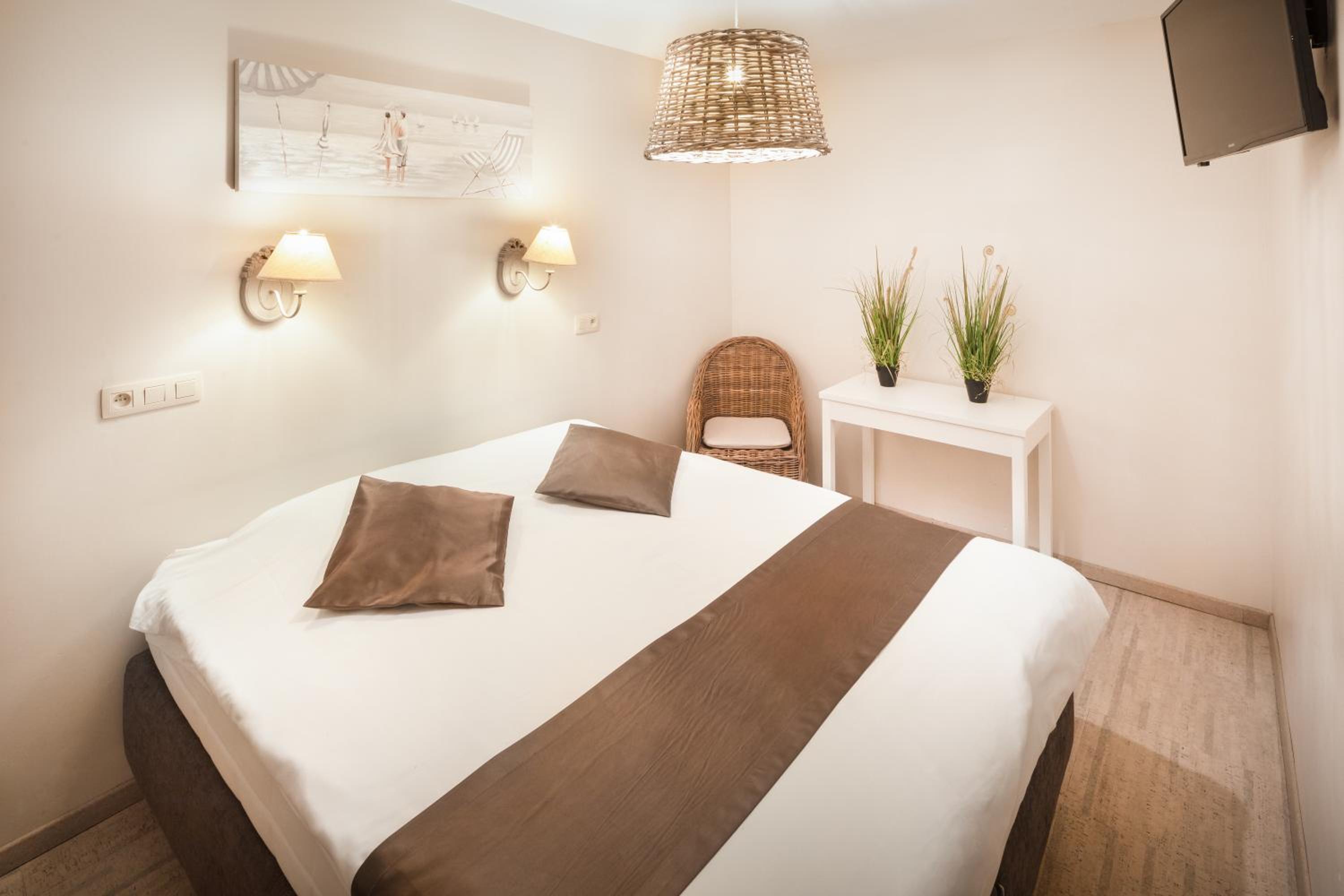 Double Room - Photo 2