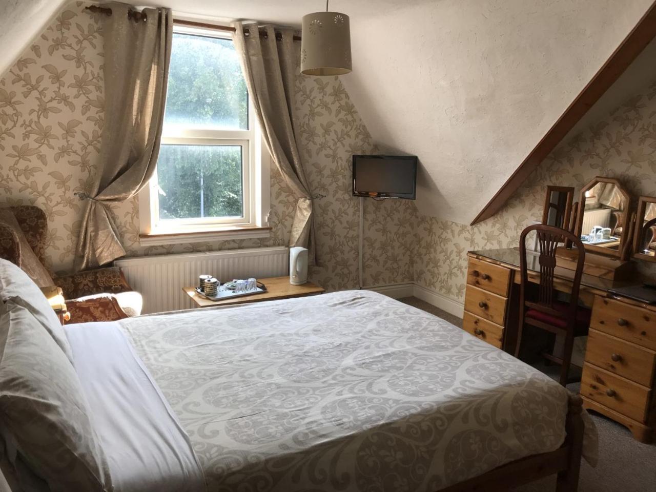 Large Double Room - Second Floor photo 1