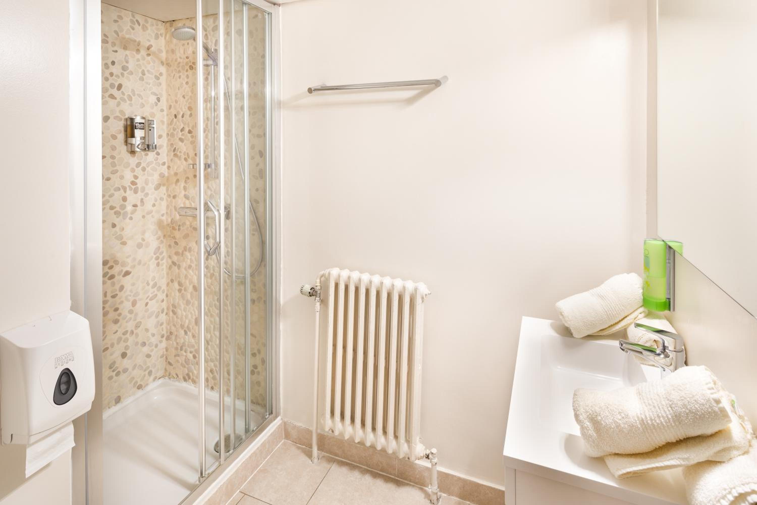 Quadruple Room - Photo 2
