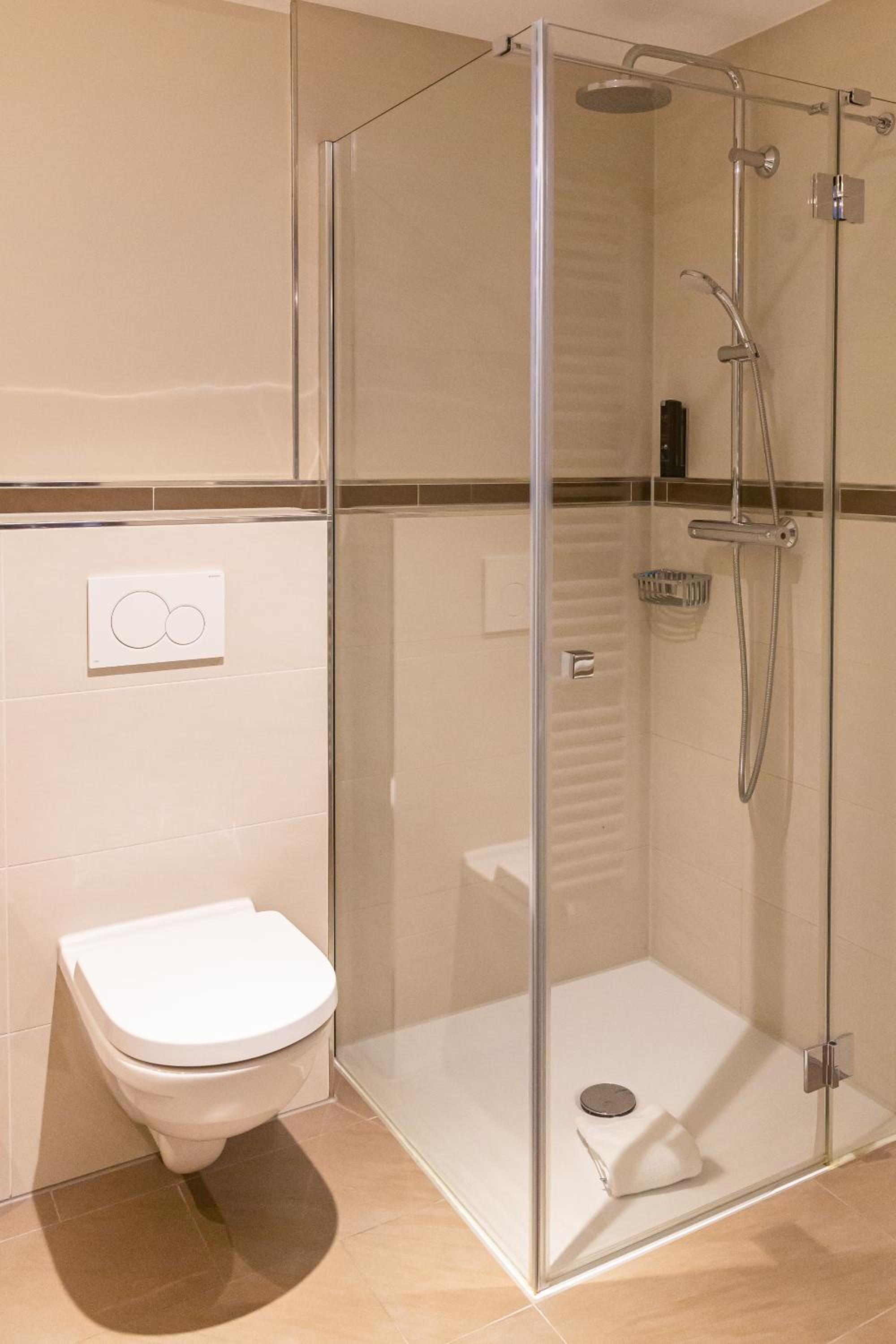 2 Seperate Double rooms without connecting door (2 Adults + 2 Children) photo 3