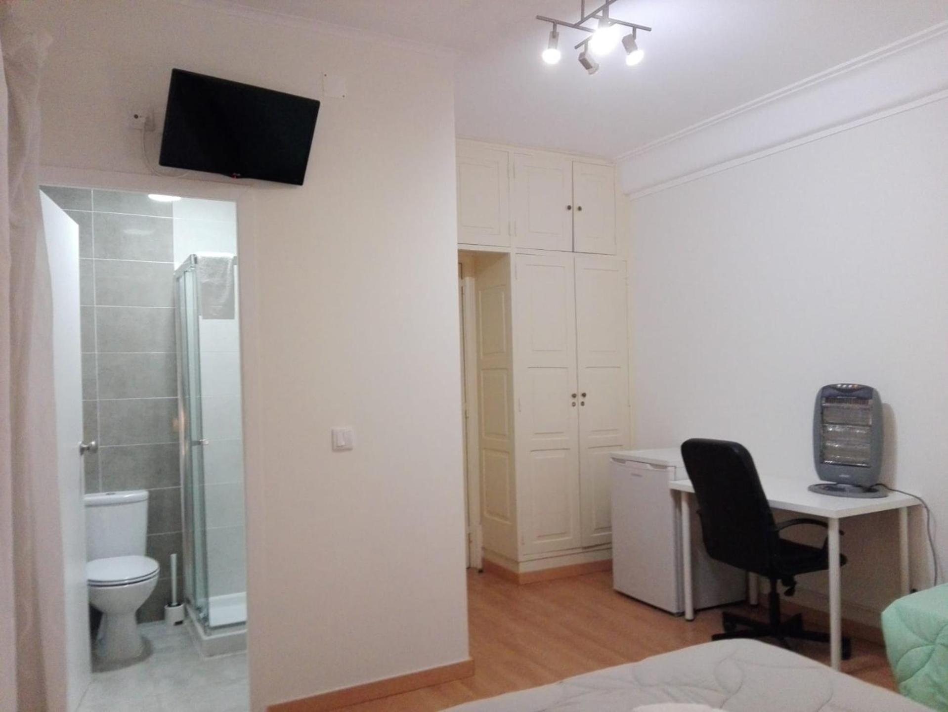 Triple Room with Private Bathroom photo 2