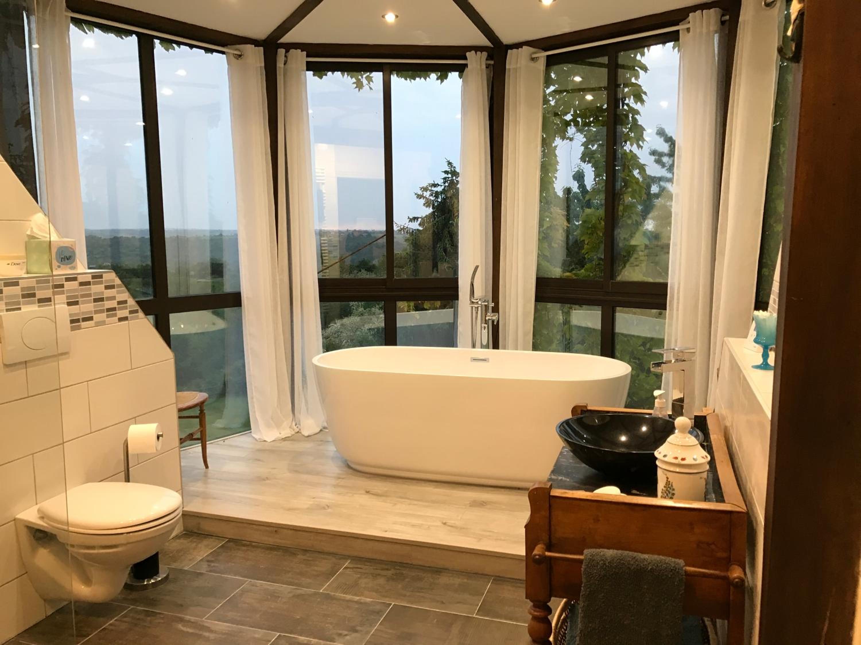 Deluxe Double Room with Bath - Photo 6