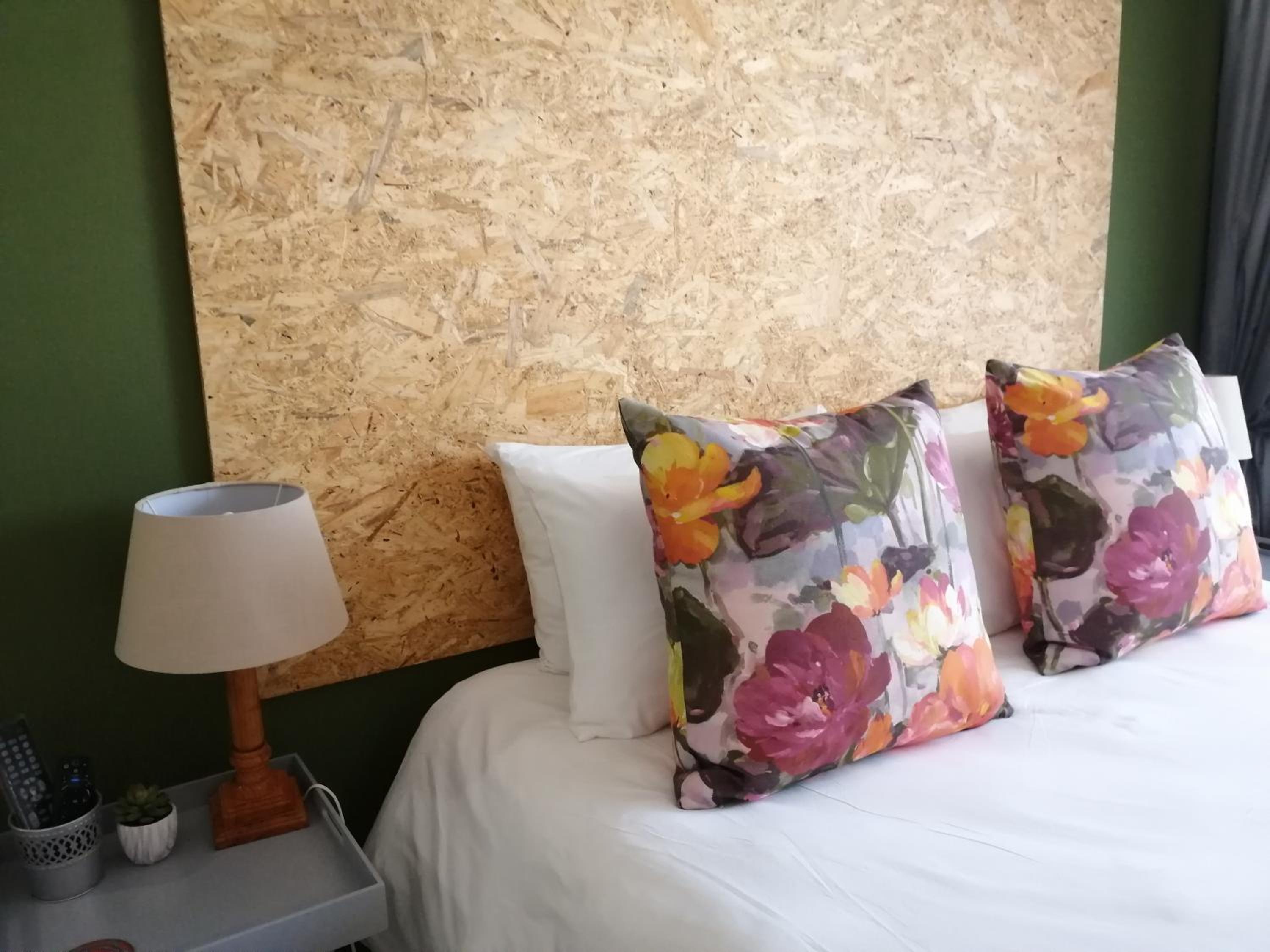 Deluxe Double Room with Shower - Photo 5