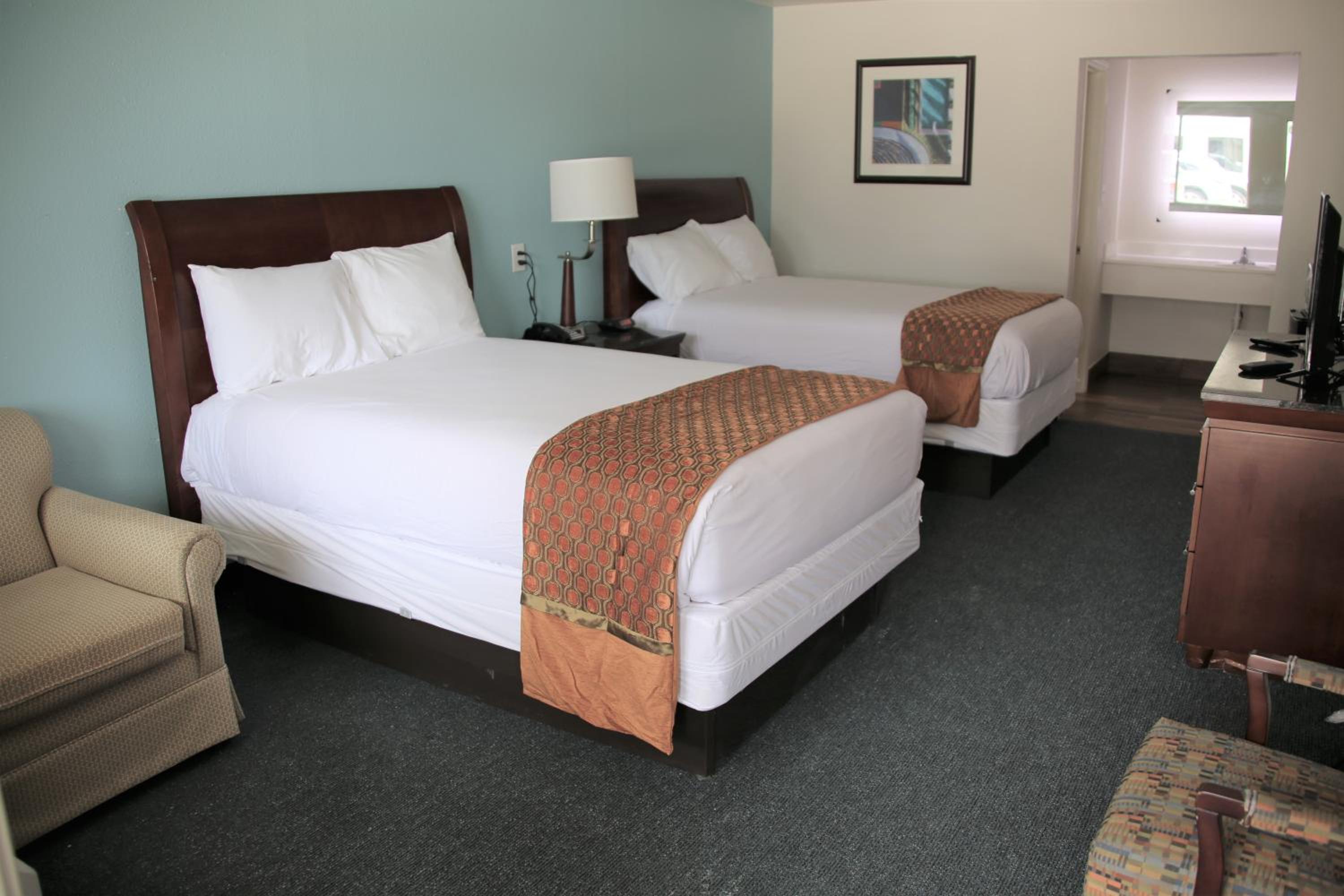 2 Queen Beds Non-Smoking photo 3