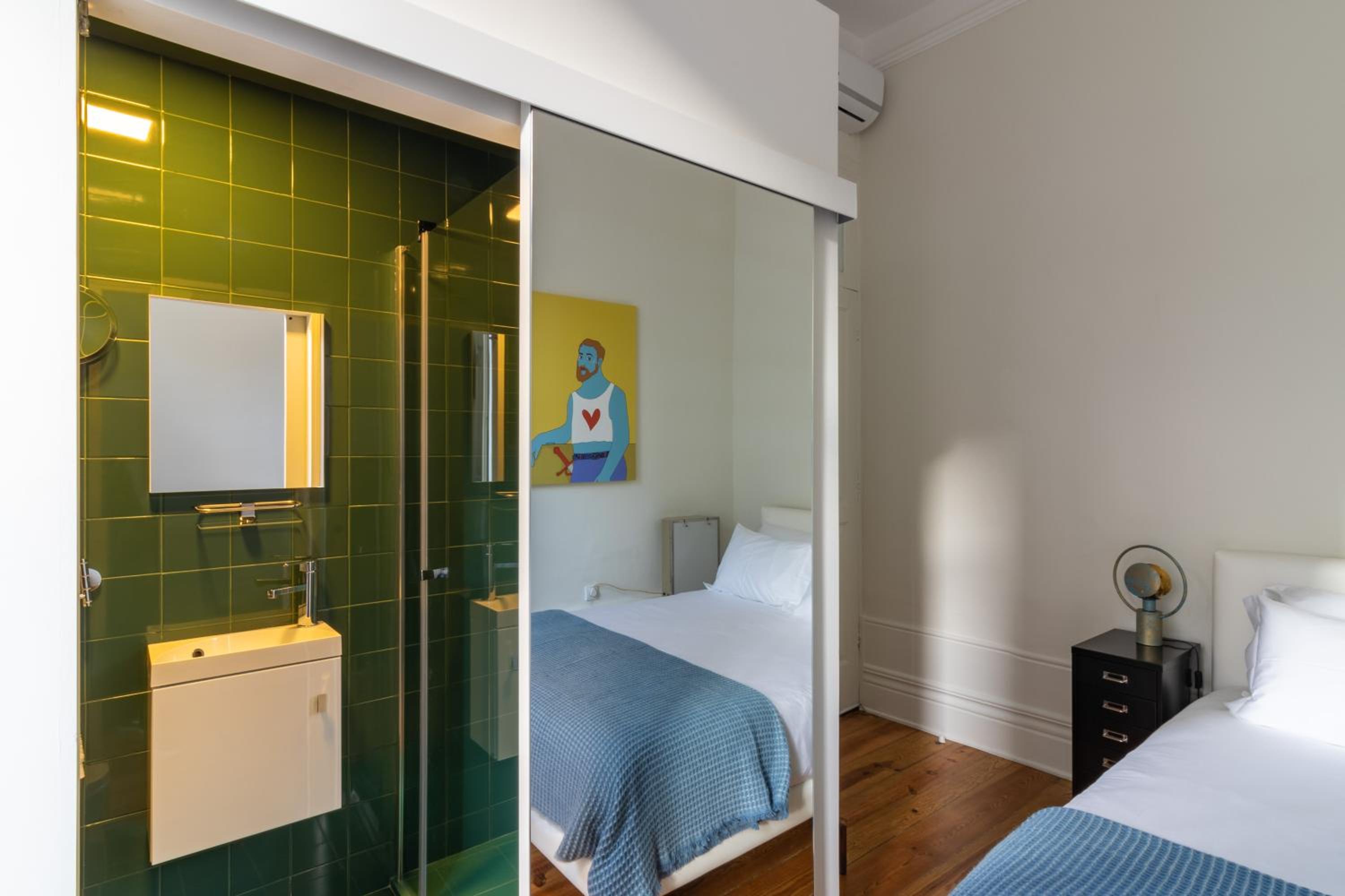 Standard Double Room - Photo 11