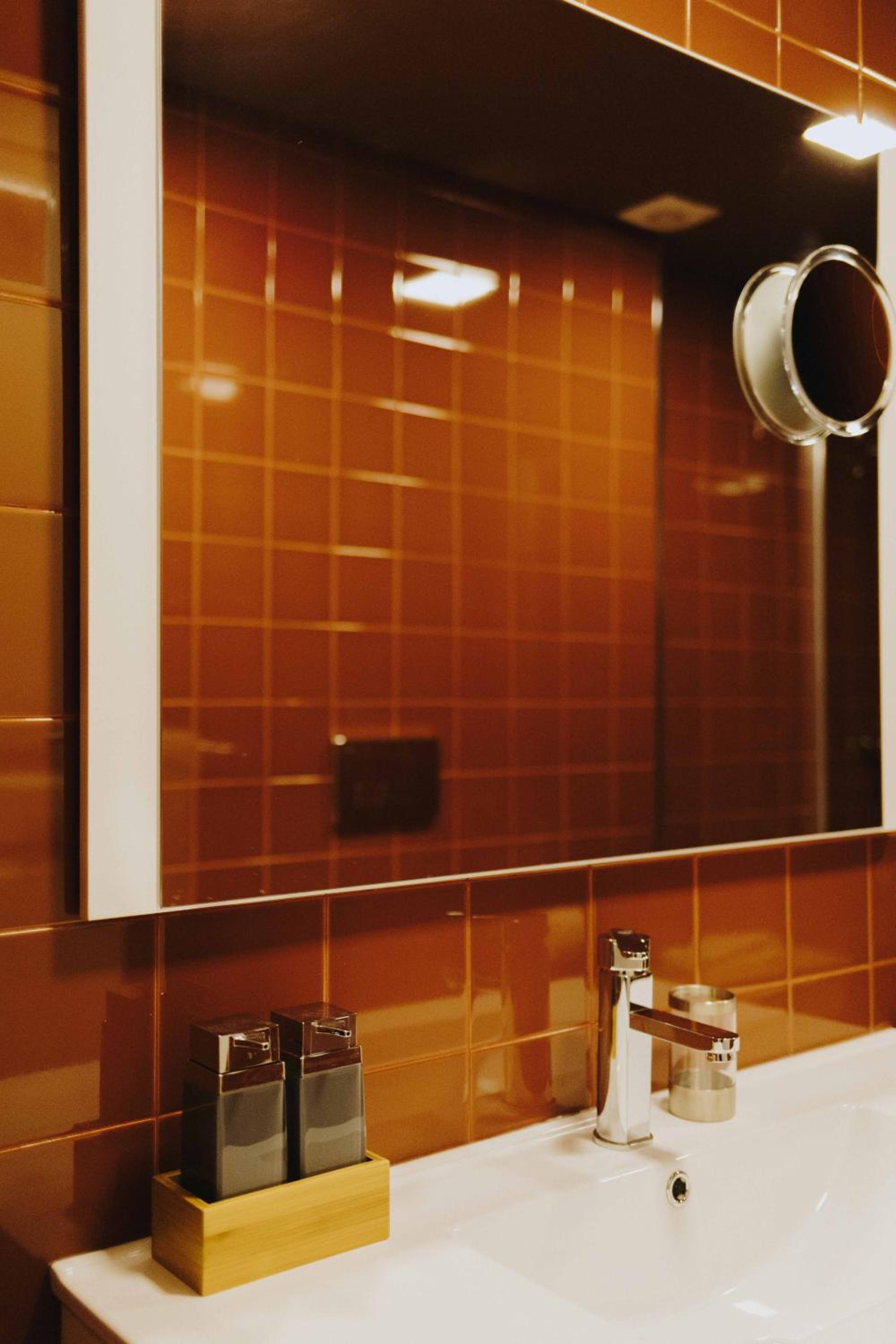 Double Room with Private External Bathroom - Photo 16
