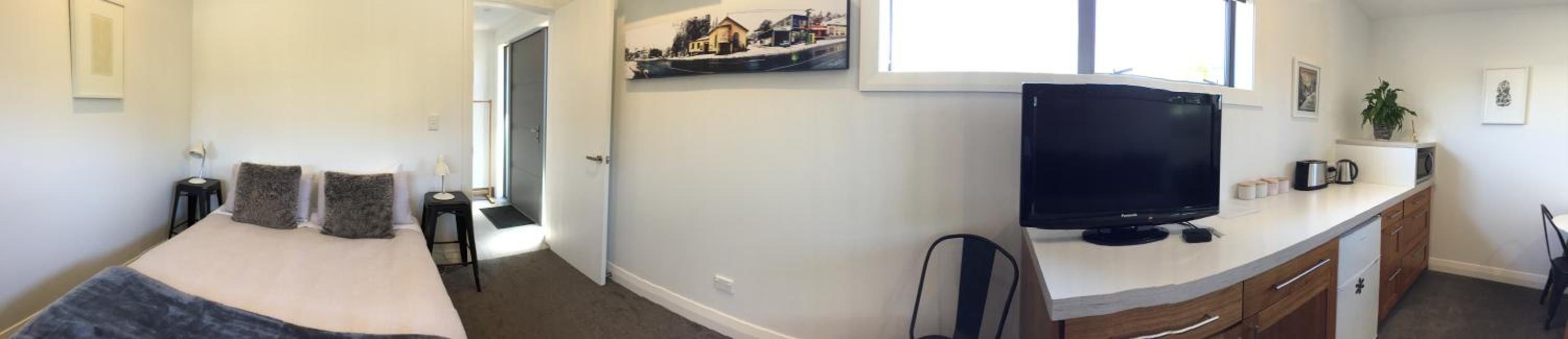 Studio Apartment - Photo 16
