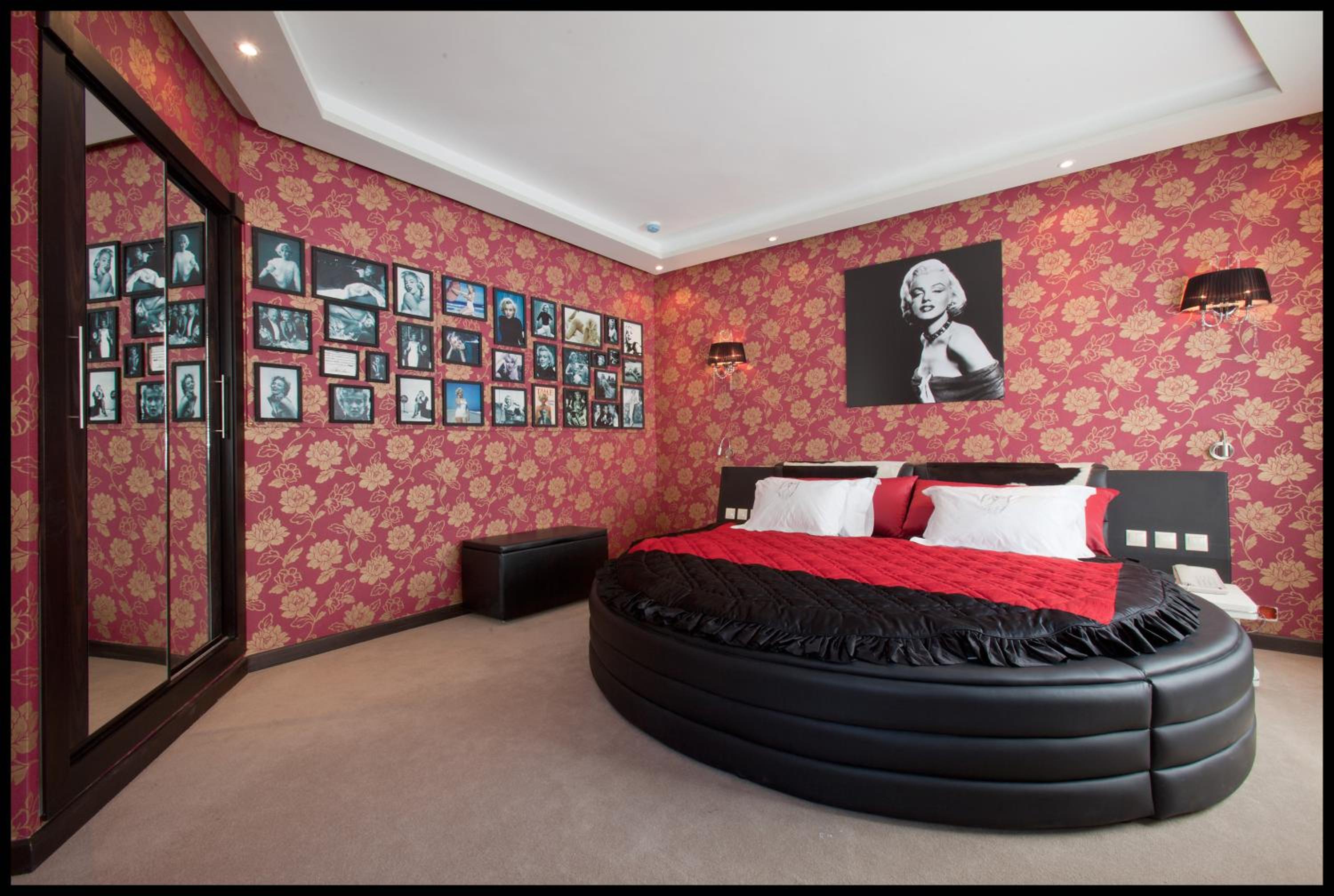 Prestige Suite with Balcony - Photo 1