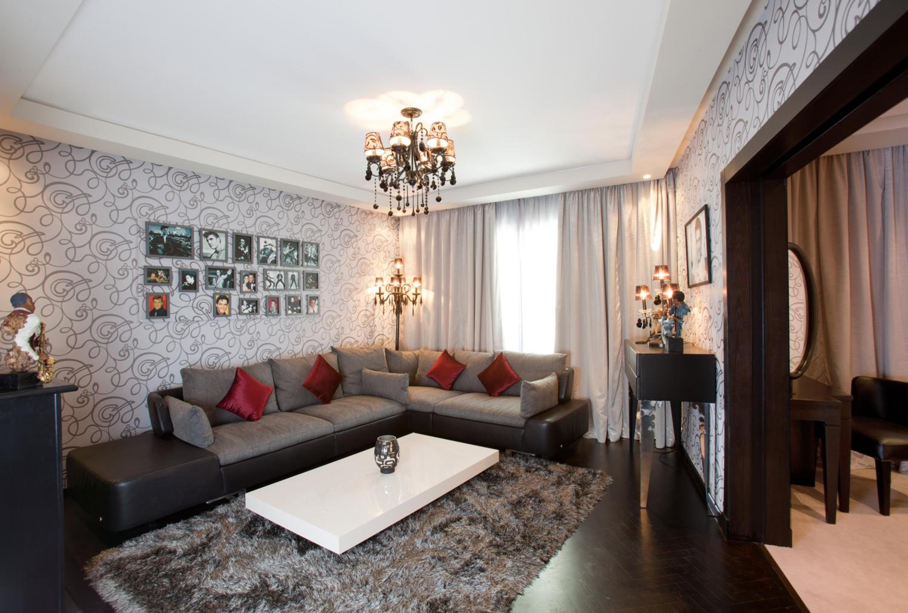 Deluxe Suite - Photo 6