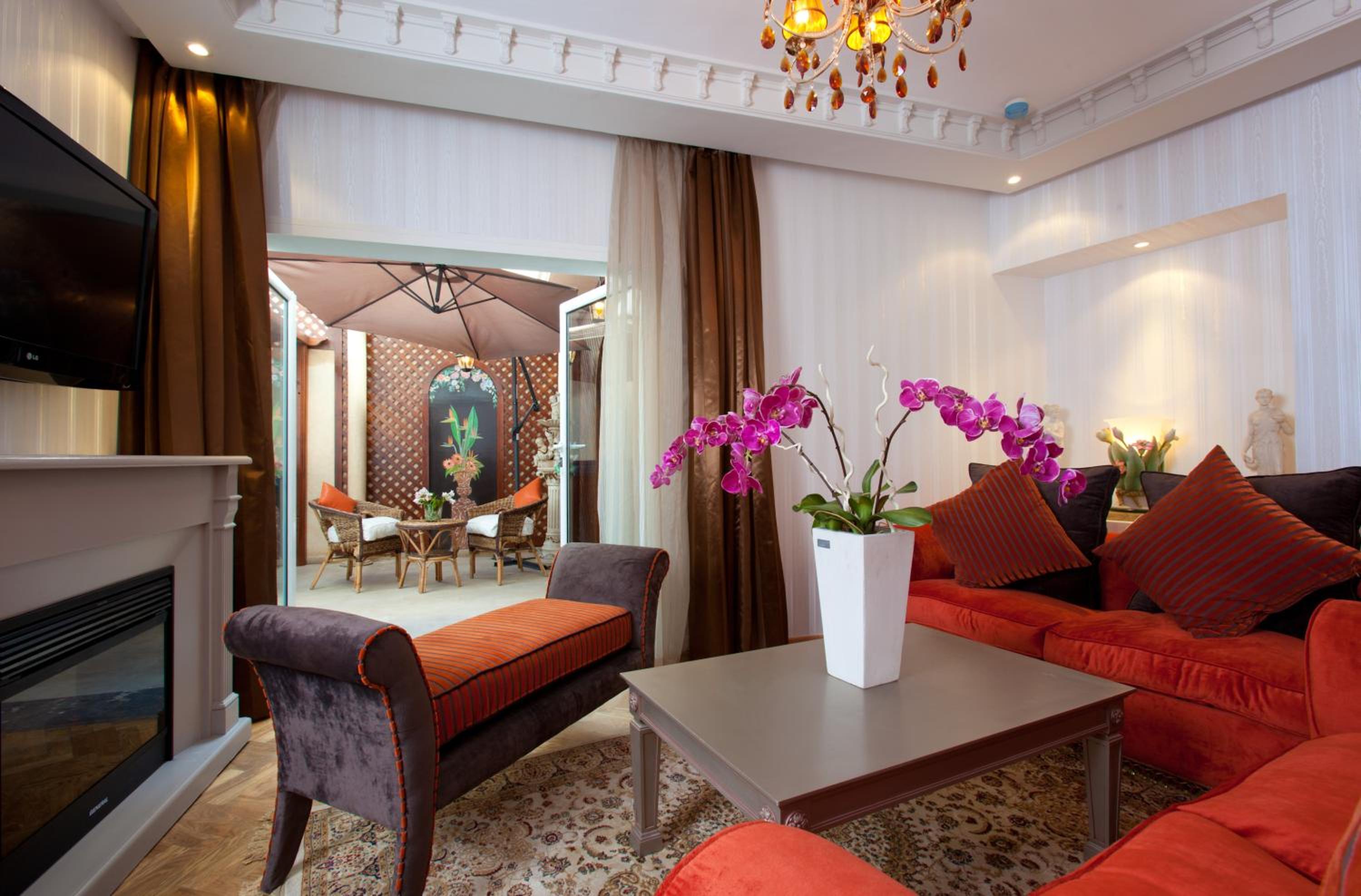 Prestige Suite with Balcony - Photo 6