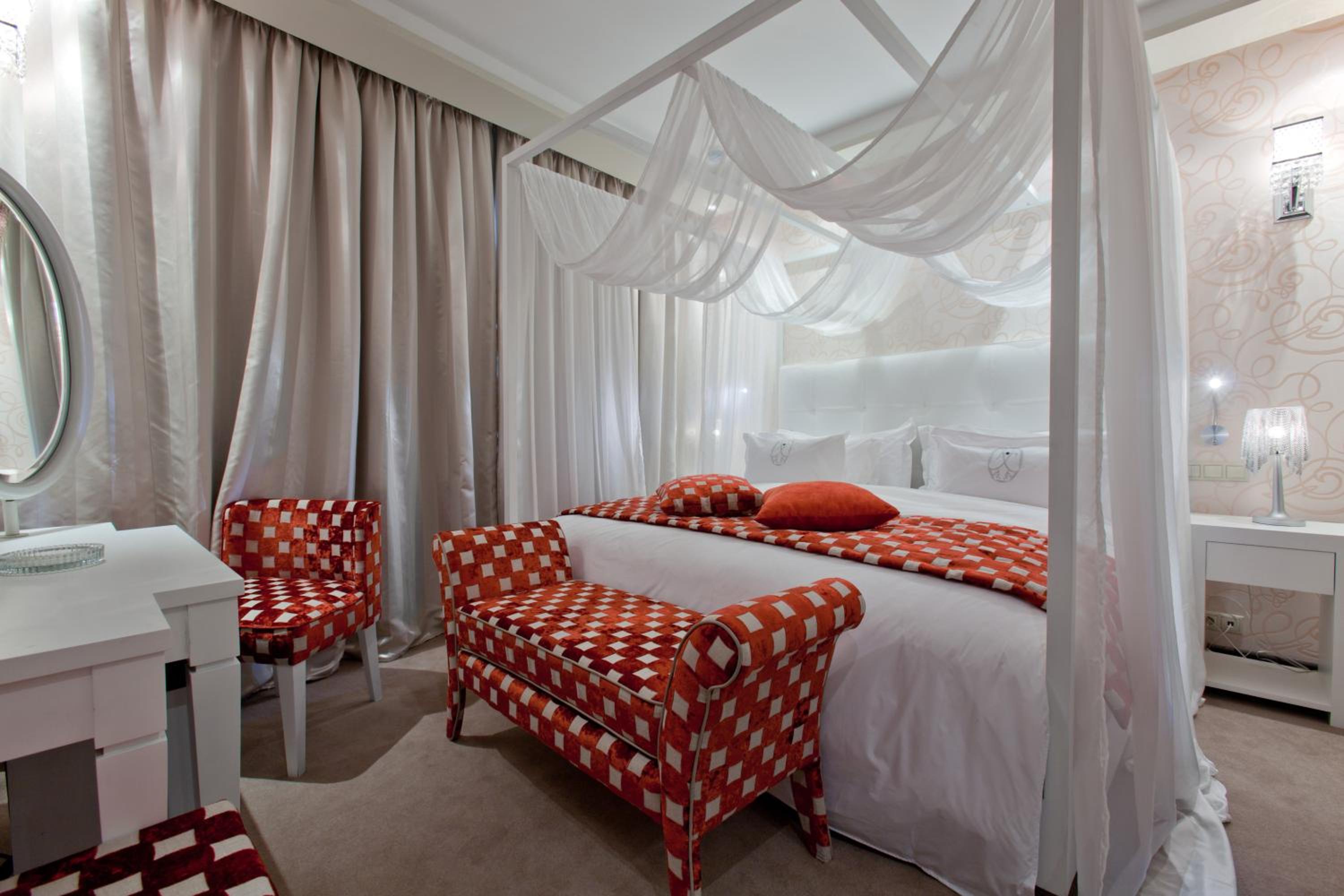 Deluxe Suite - Photo 7