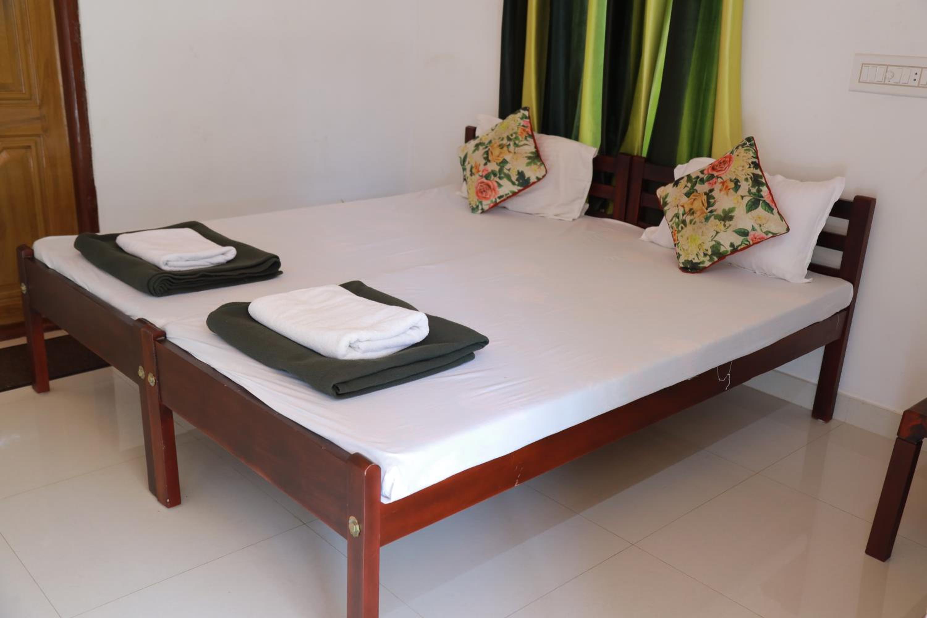 Budget Double Room photo 3
