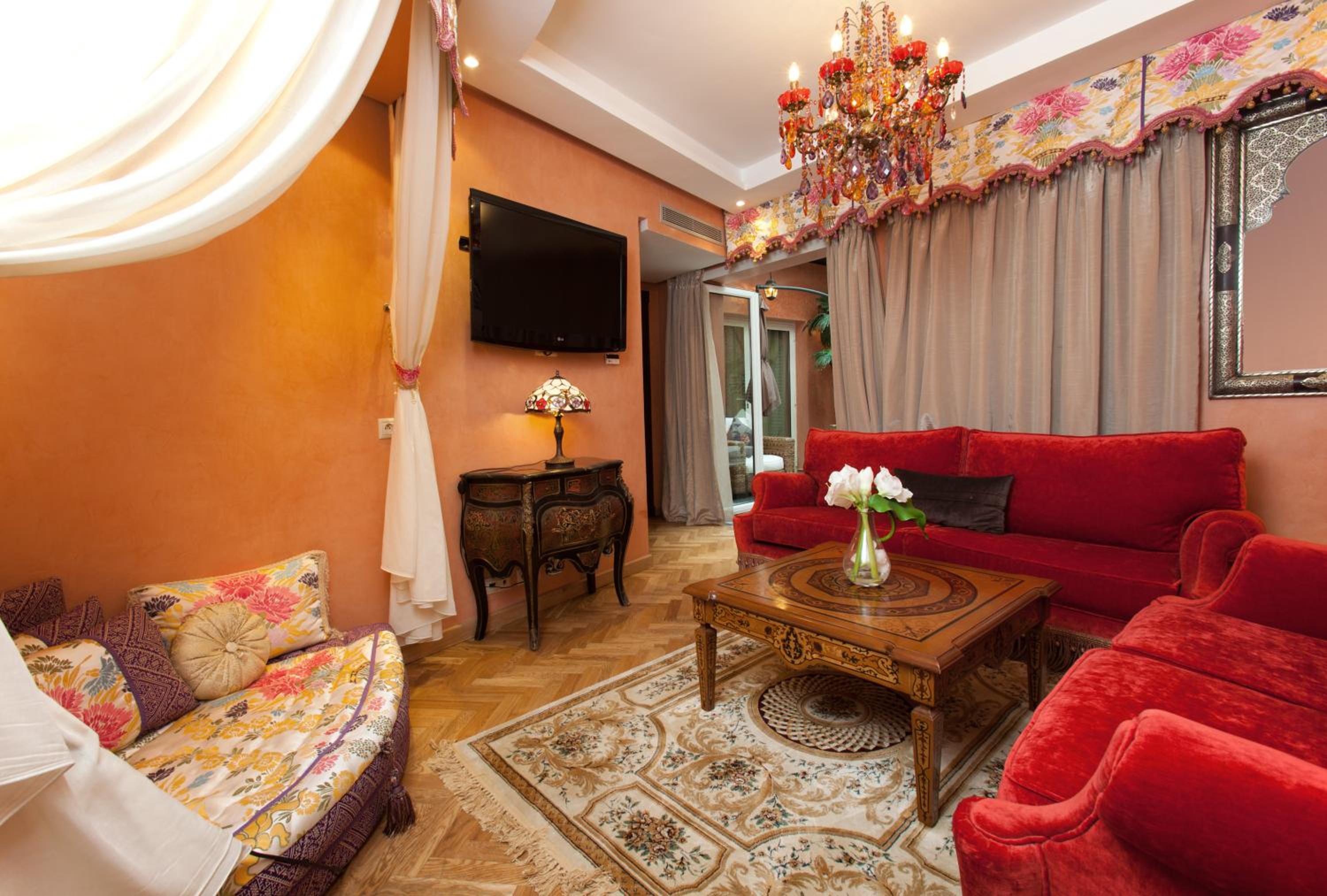 Deluxe Suite with Andalousian Patio - Photo 8