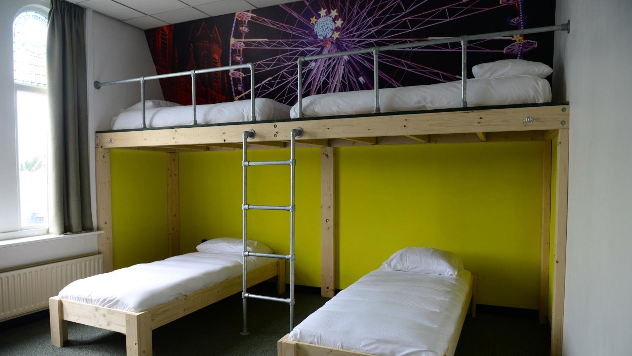 Bed in 8-Bed Female Dormitory Room photo 2