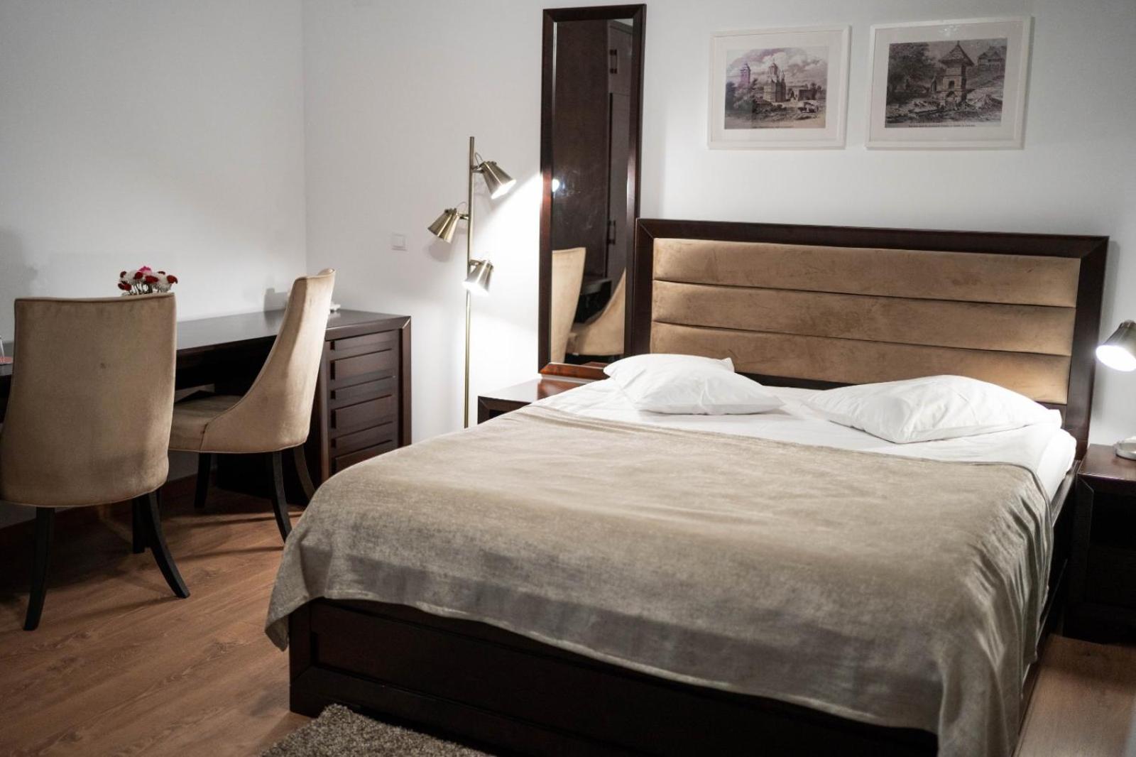 Double Room - Photo 18