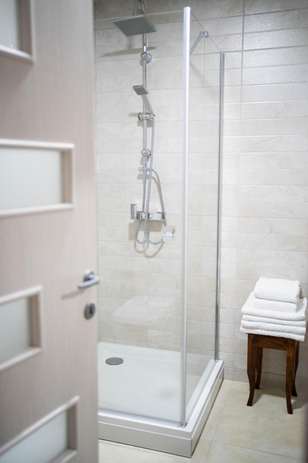 Double Room - Photo 16