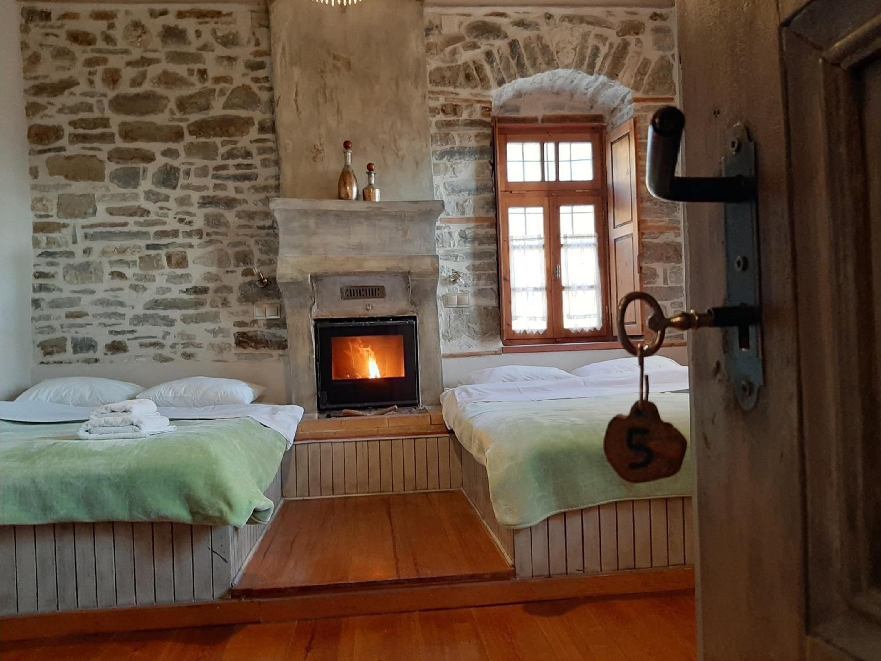 Double or Twin Room with Fireplace - Photo 19