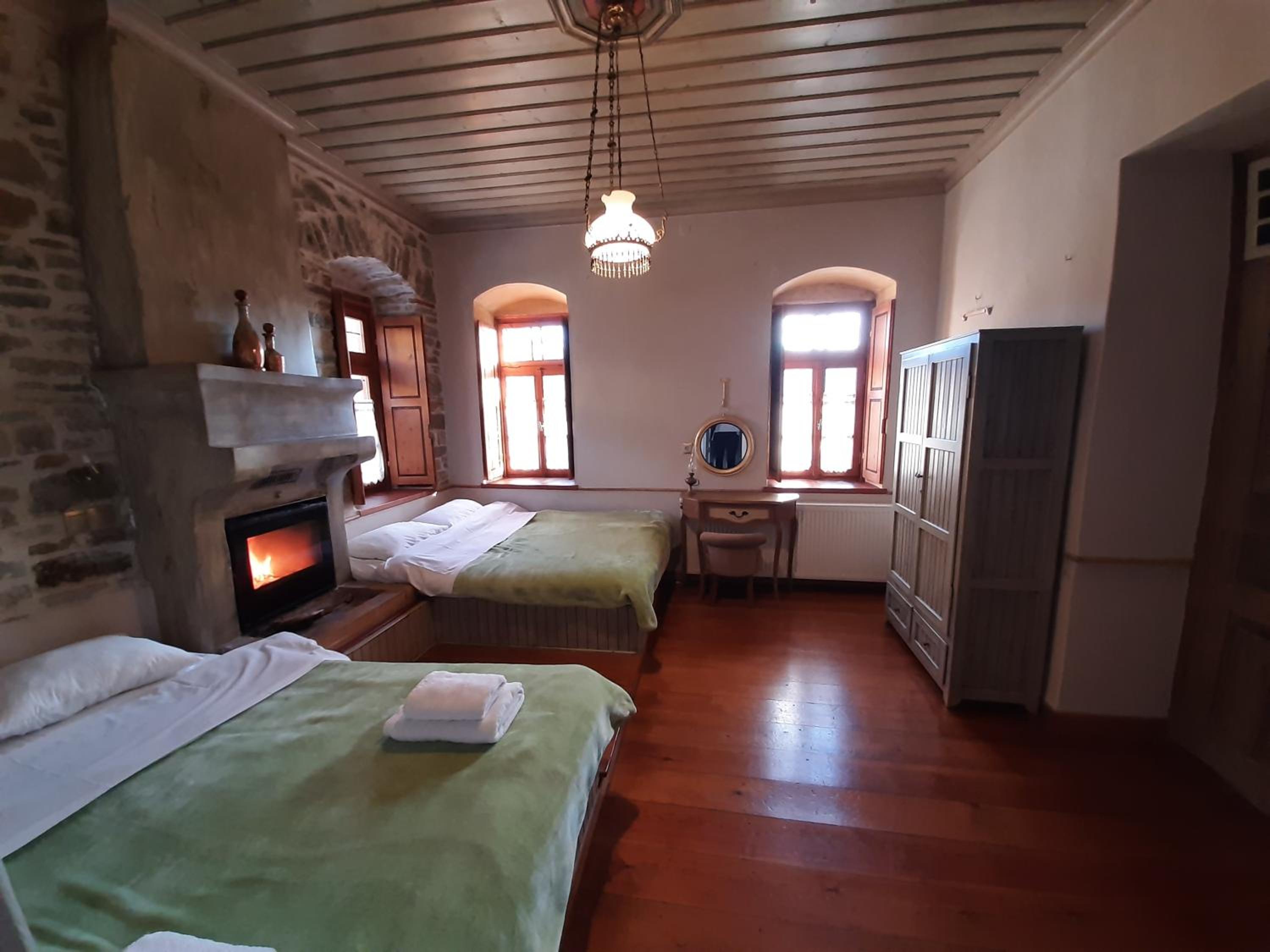 Double or Twin Room with Fireplace - Photo 20