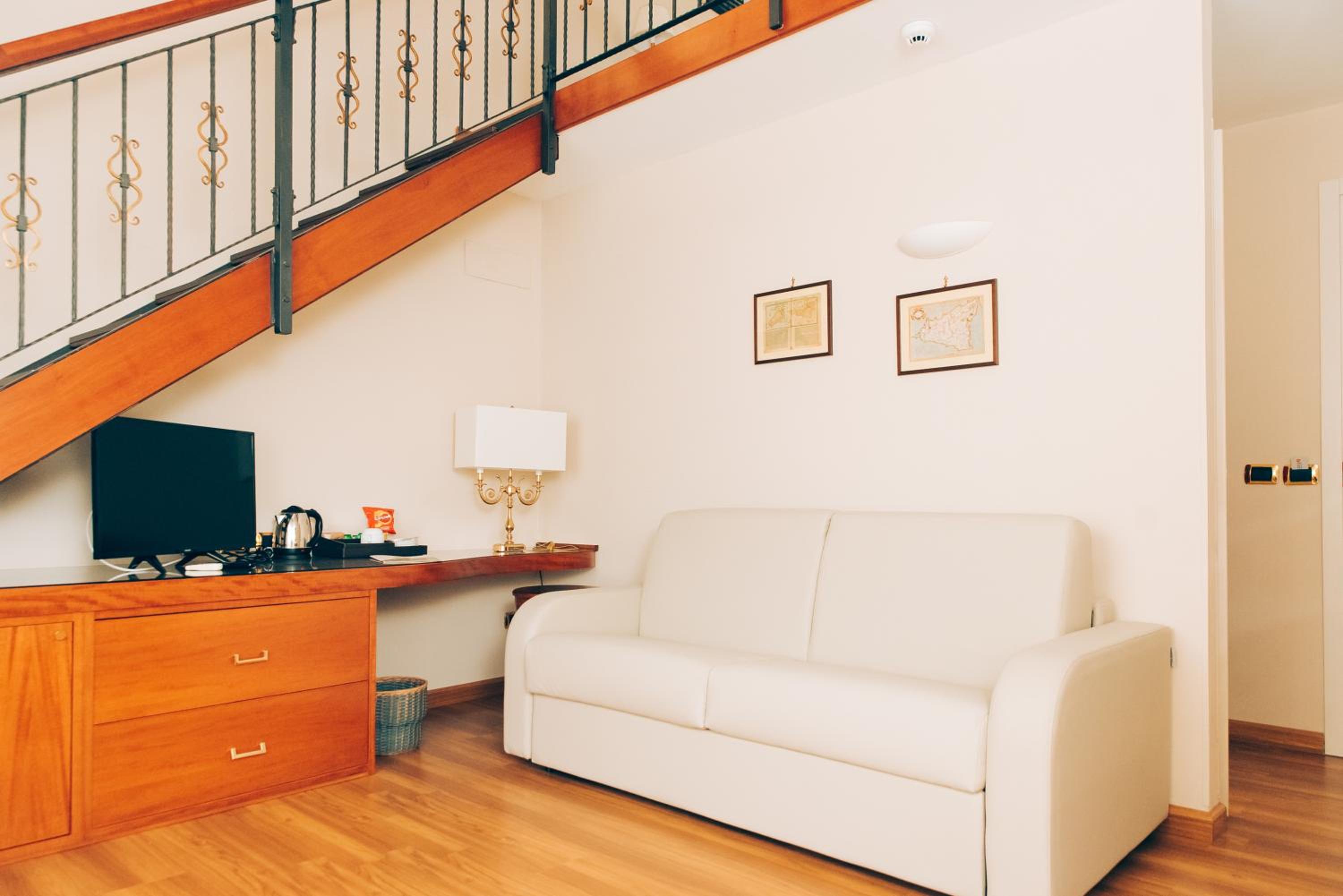 Suite - Photo 1