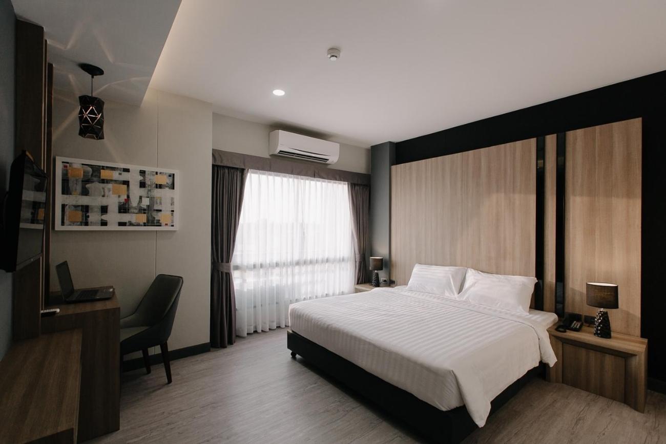 Standard King Room photo 2