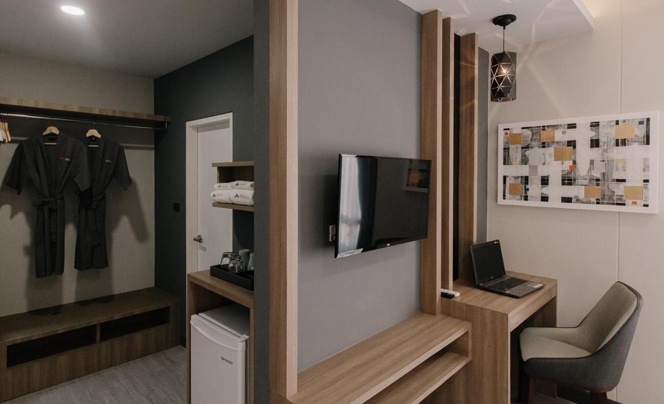 Standard King Room photo 1