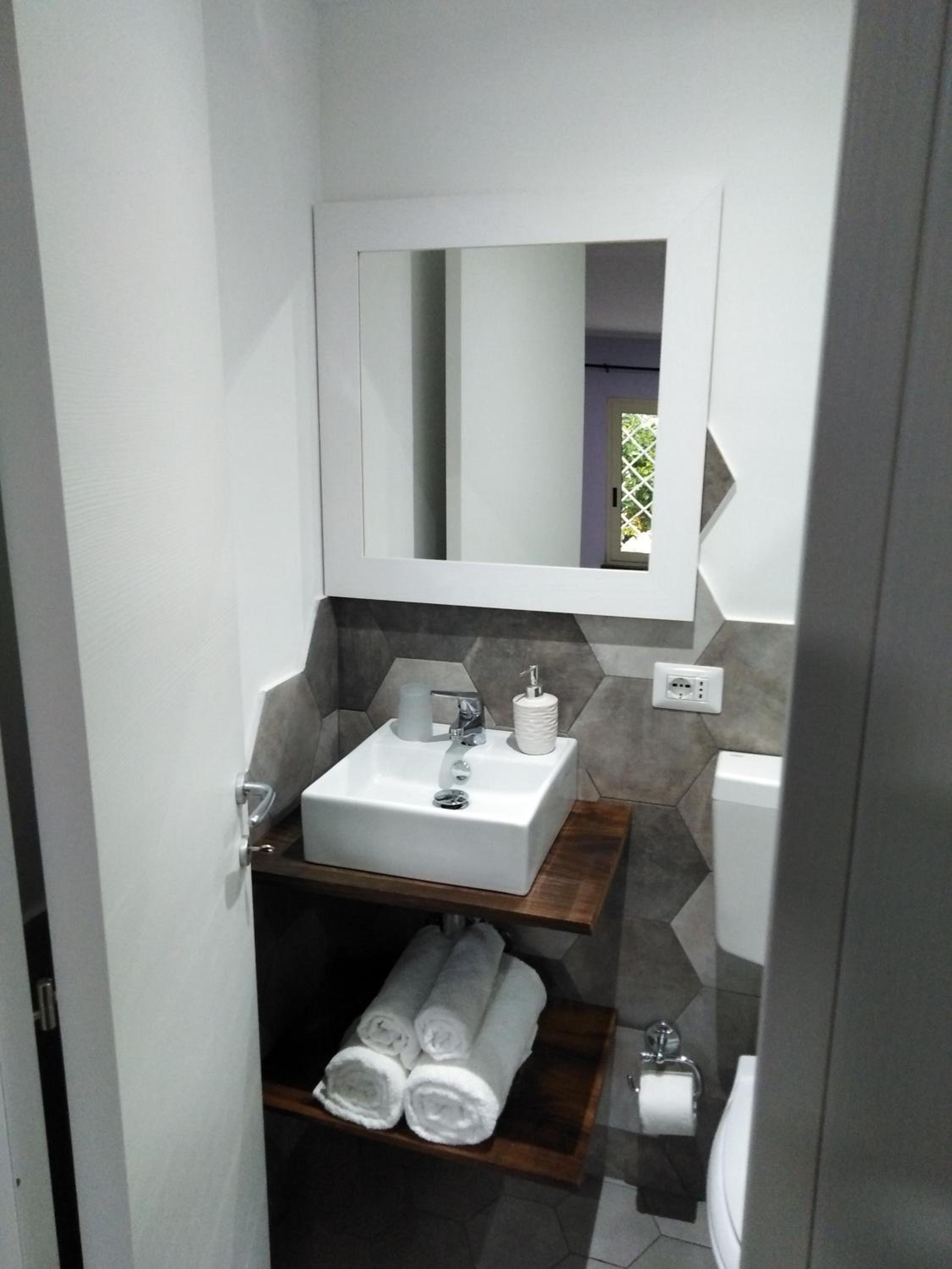 Standard Double Room - Photo 6
