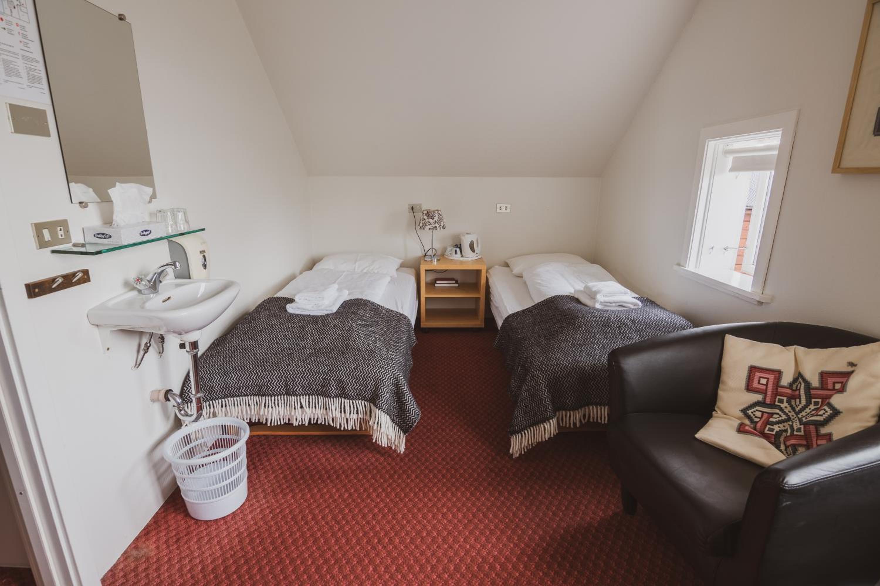 Single Room with Shared Bathroom photo 3