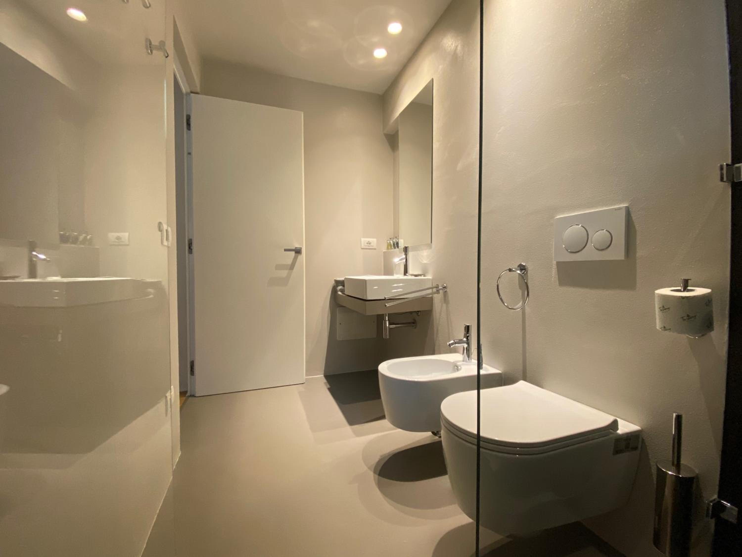 Standard Double Room - Photo 3
