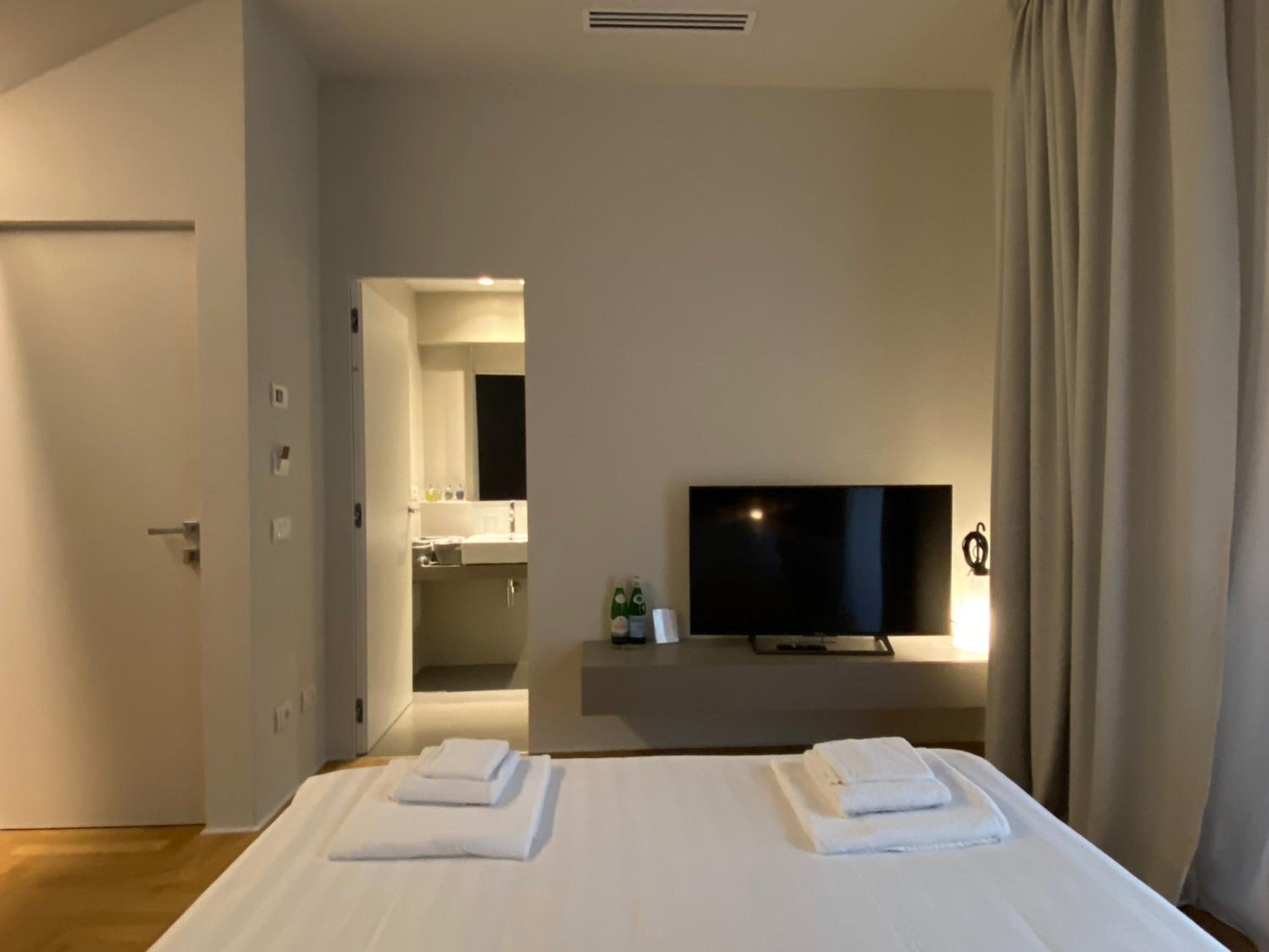 Standard Double Room - Photo 2