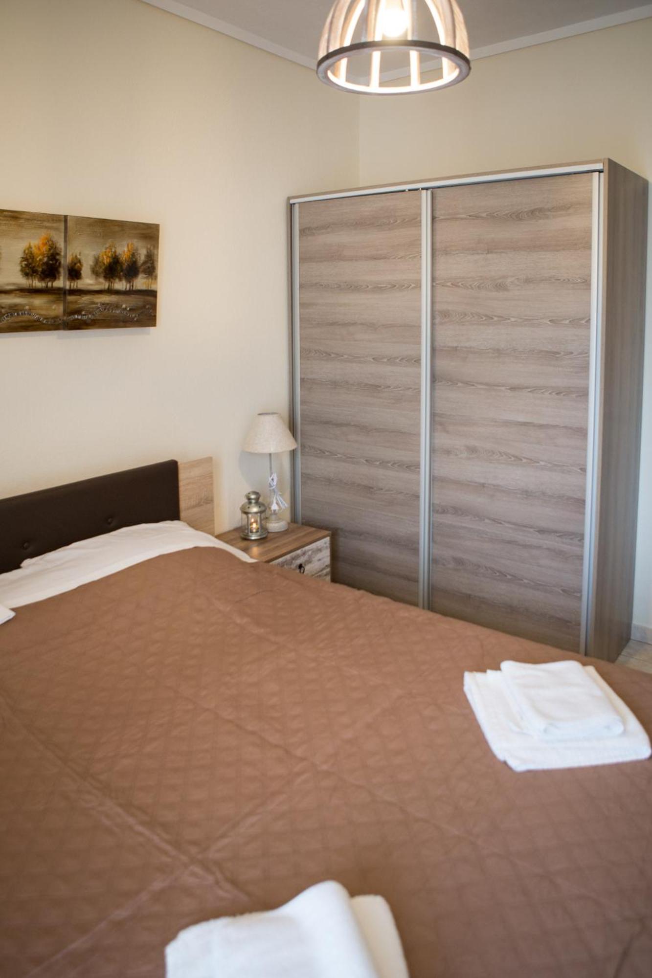 One-Bedroom Apartment - Photo 2