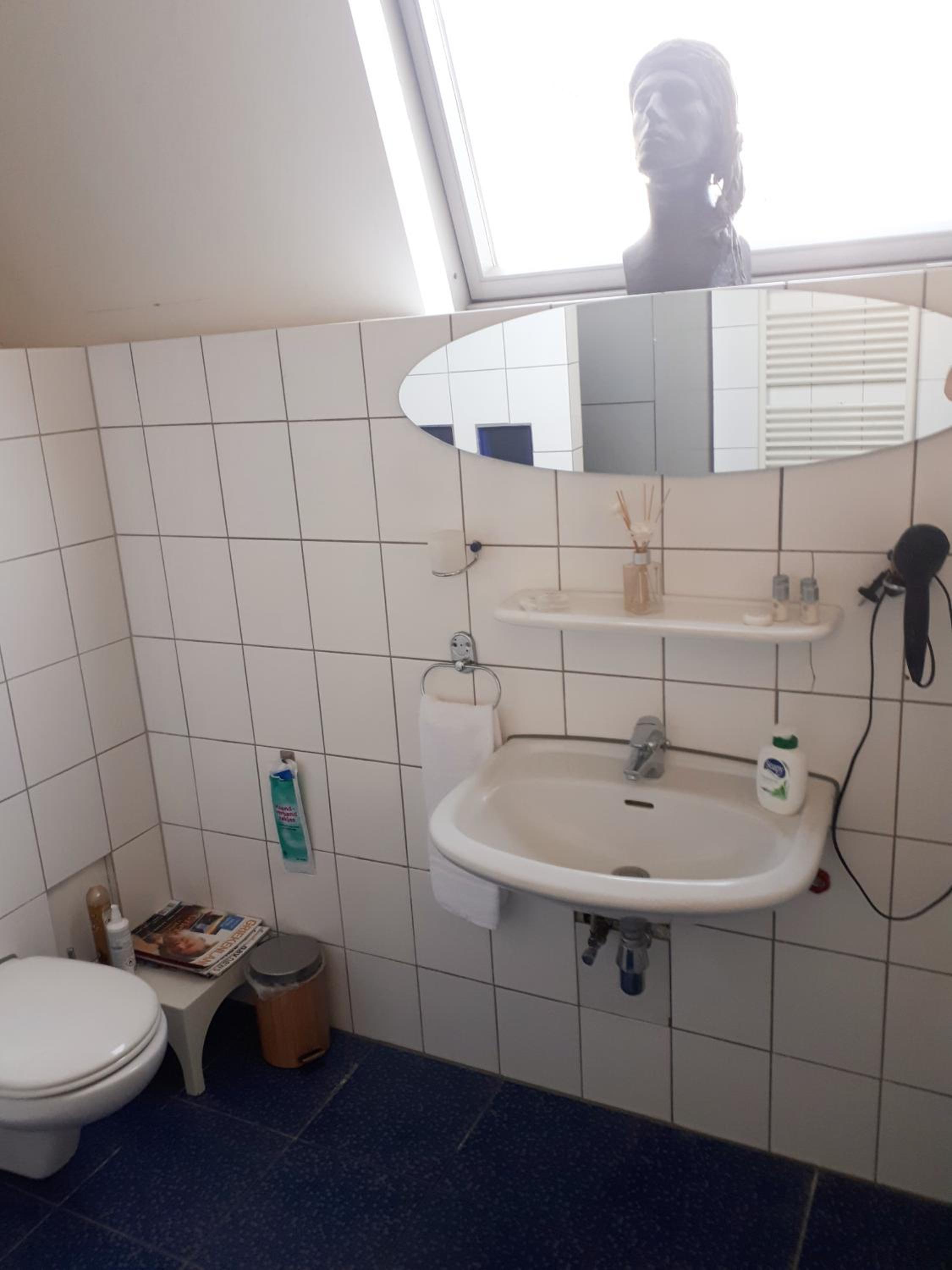Single Room with Shared Shower and Toilet photo 2