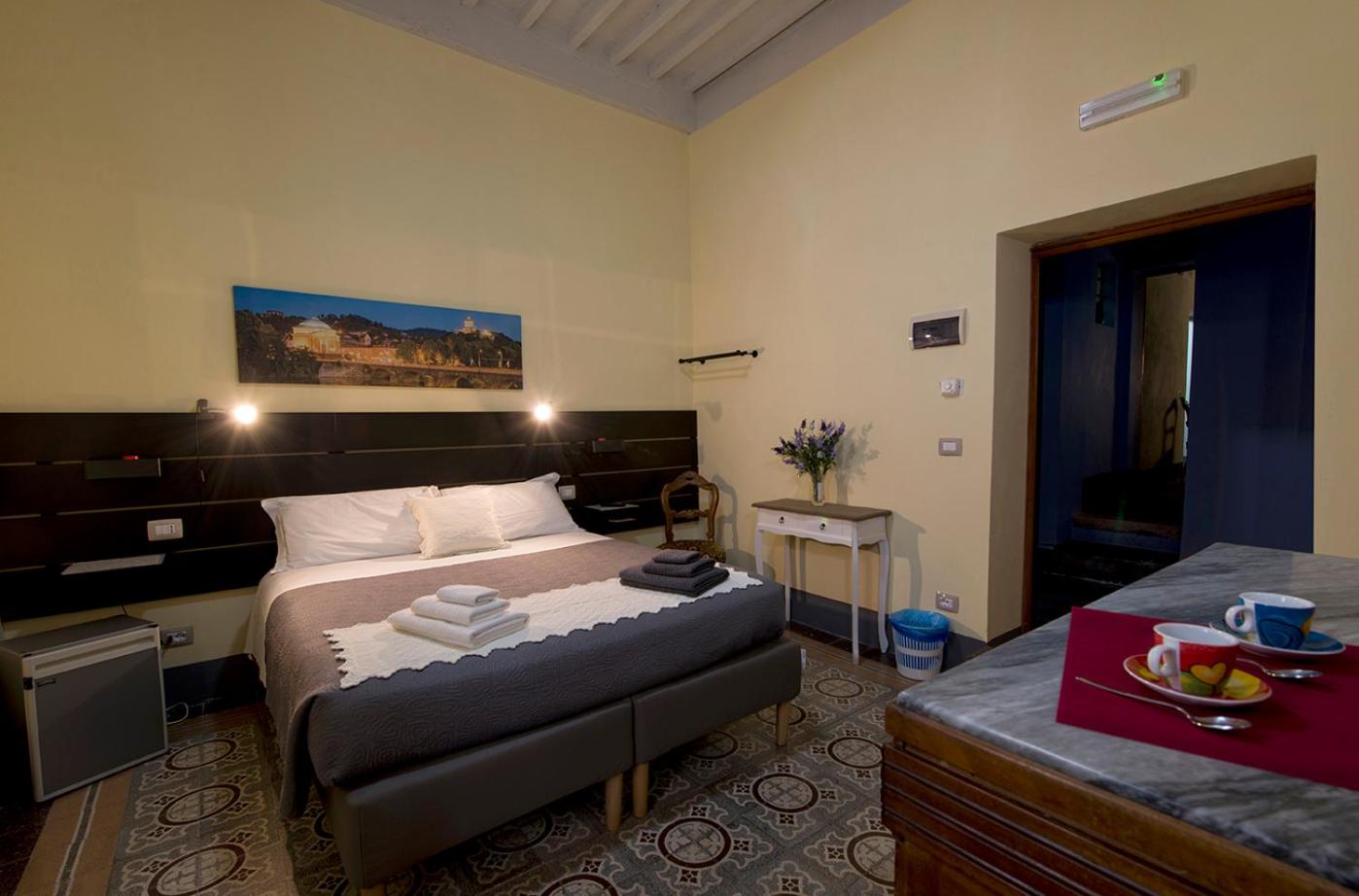 Deluxe Double Room with Shower - Photo 9