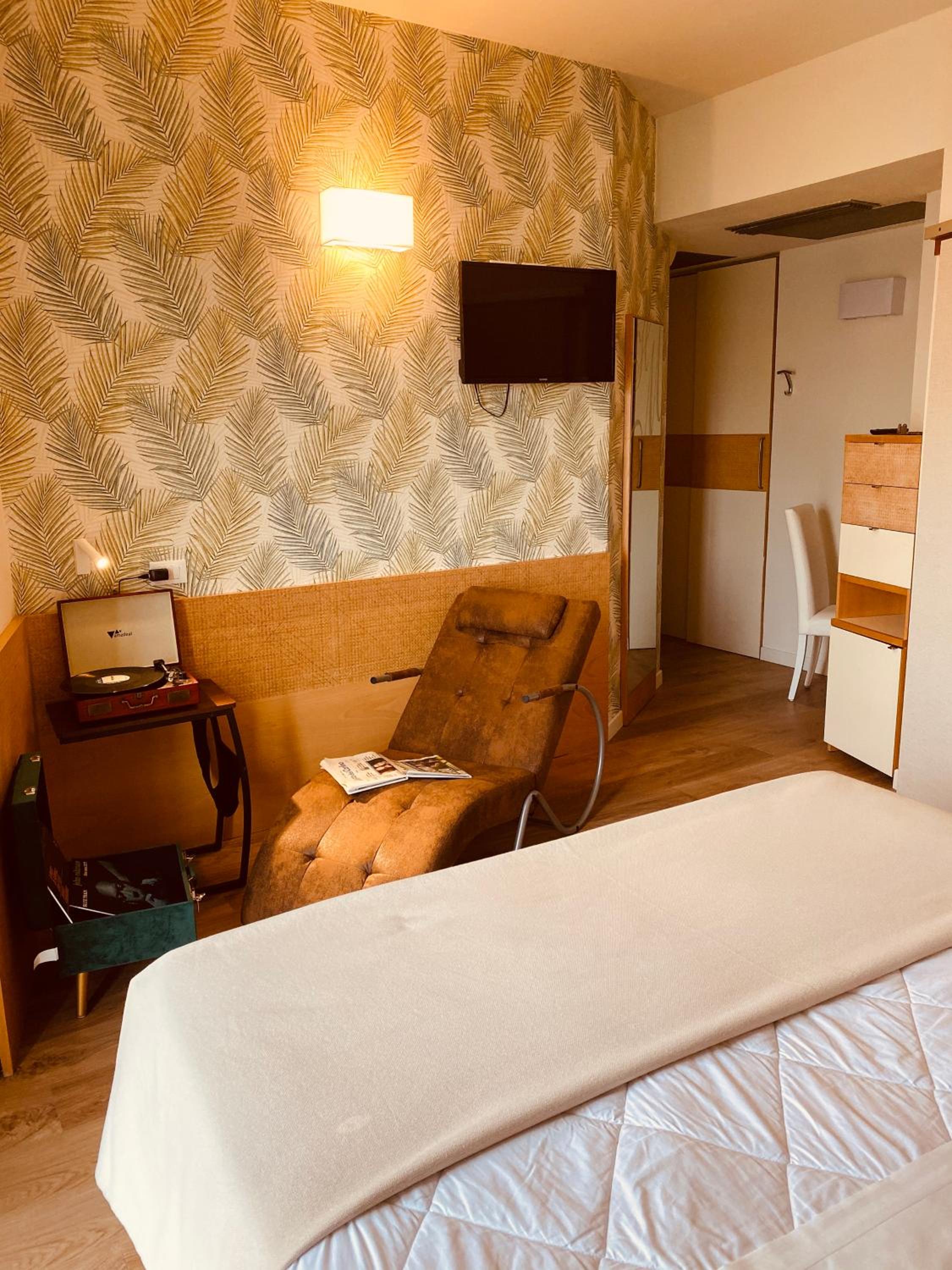 Junior Suite with Sea View - Photo 11