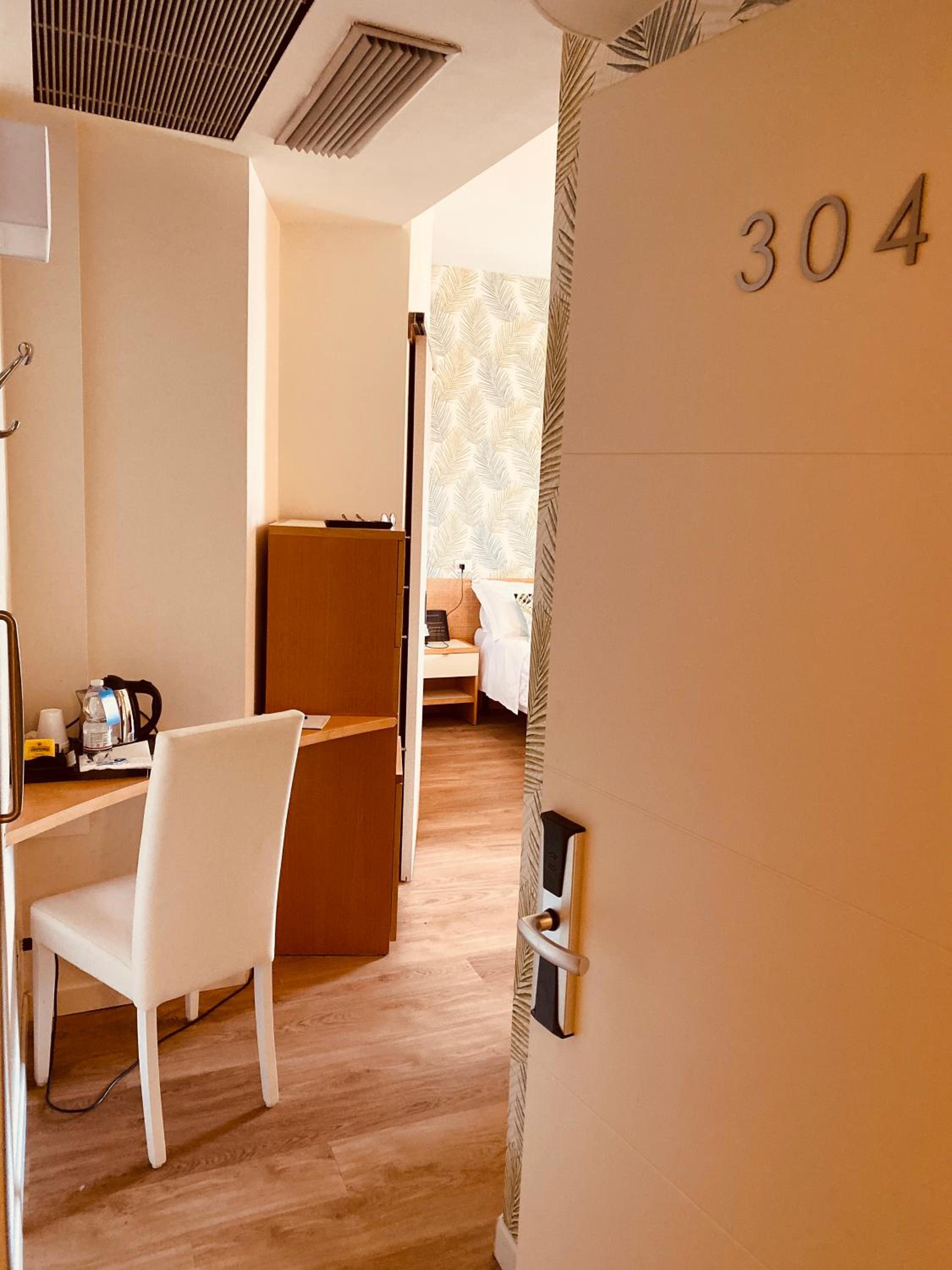 Junior Suite with Sea View - Photo 9