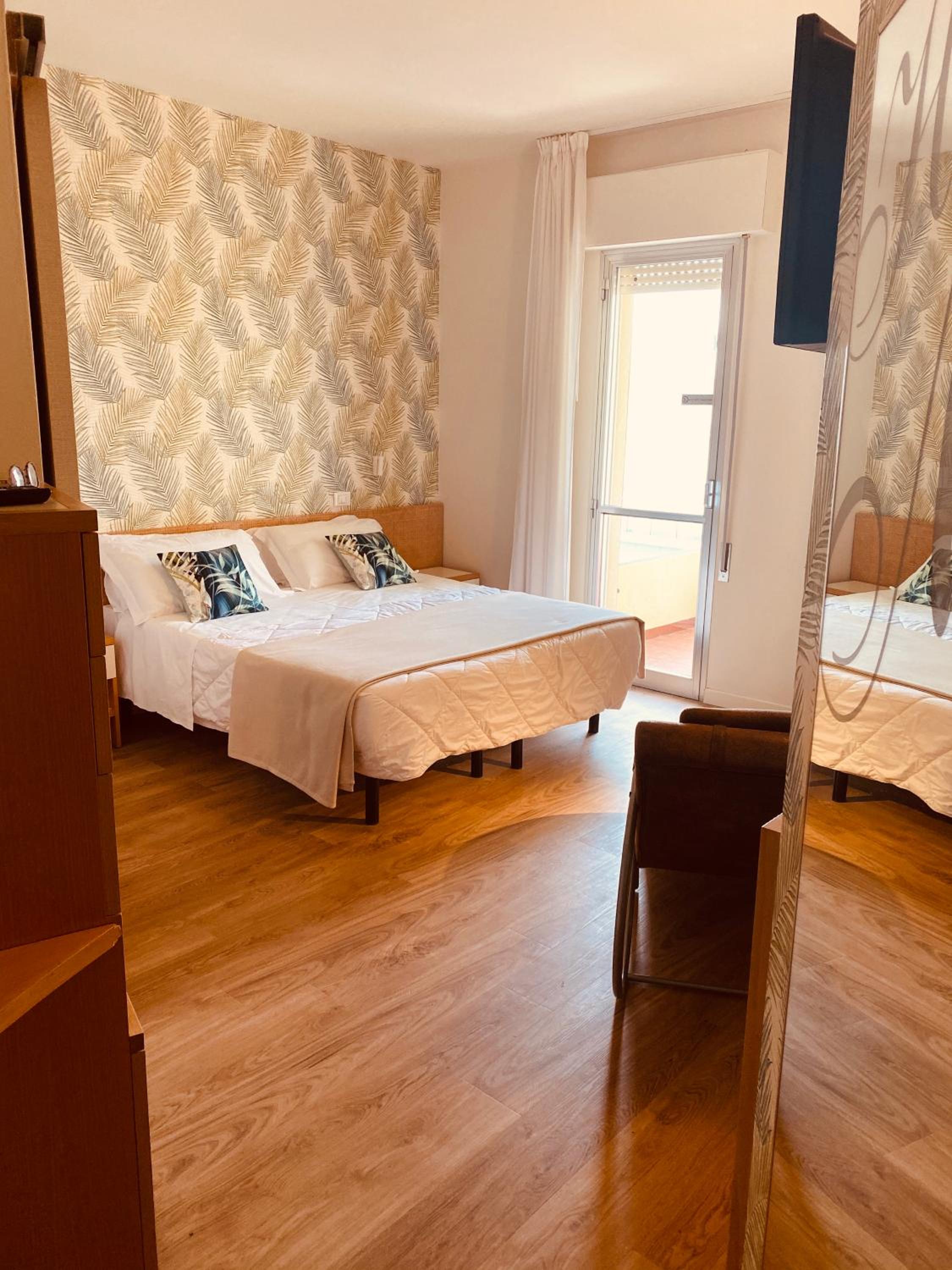Junior Suite with Sea View - Photo 3