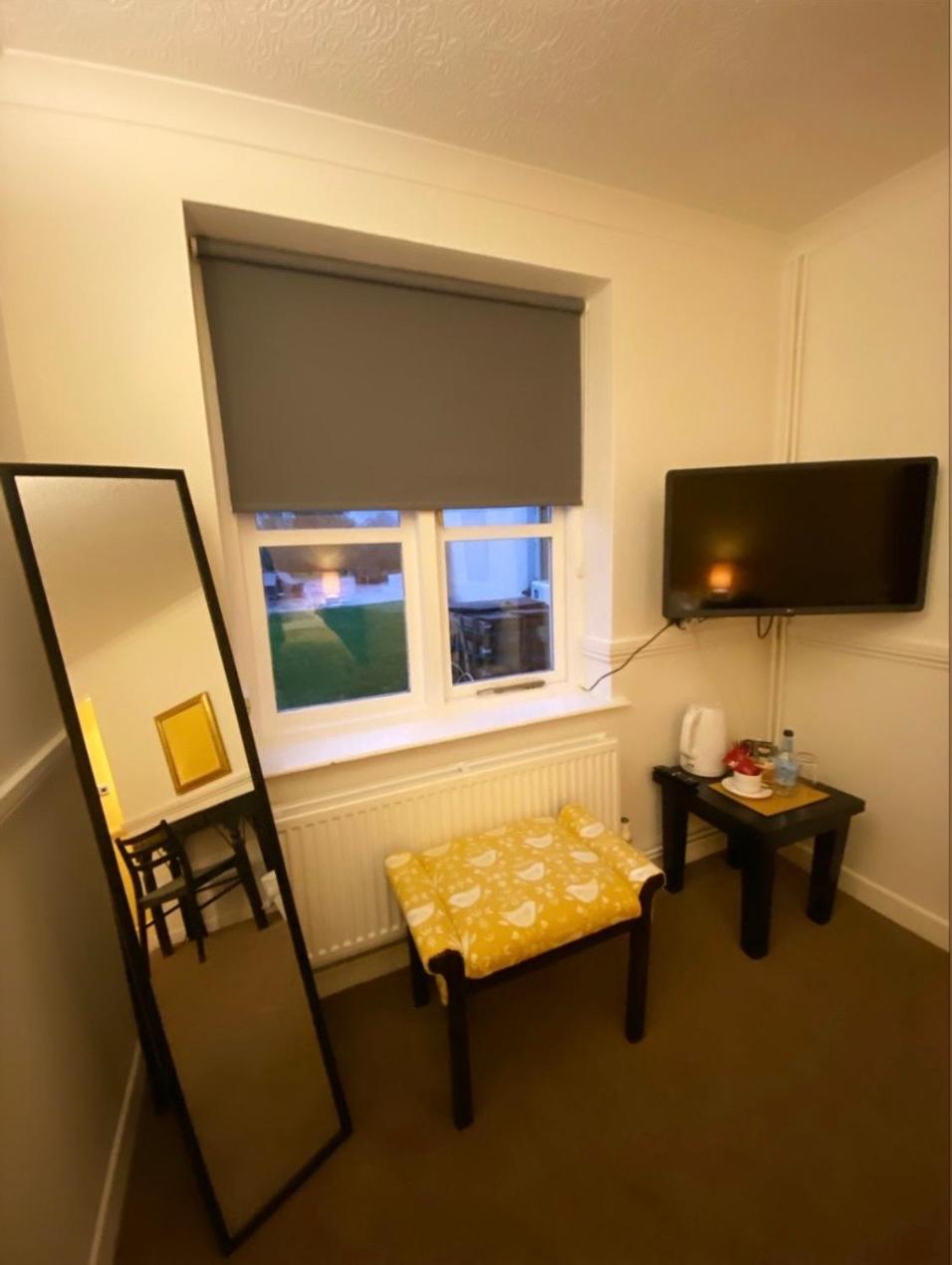 Single Room photo 3