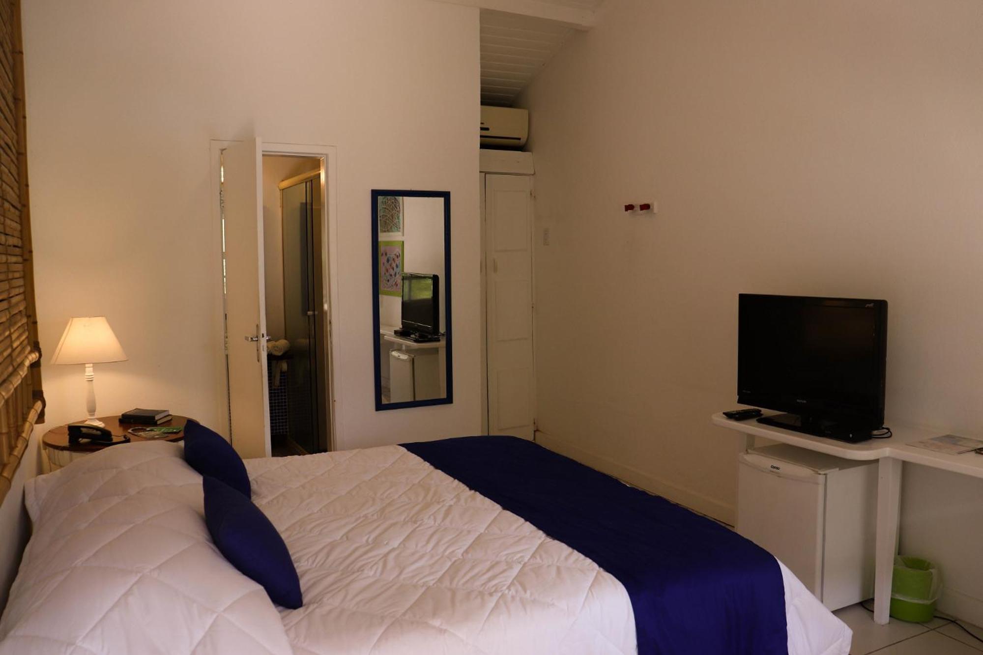 Superior Triple Room swimming pool view photo 1