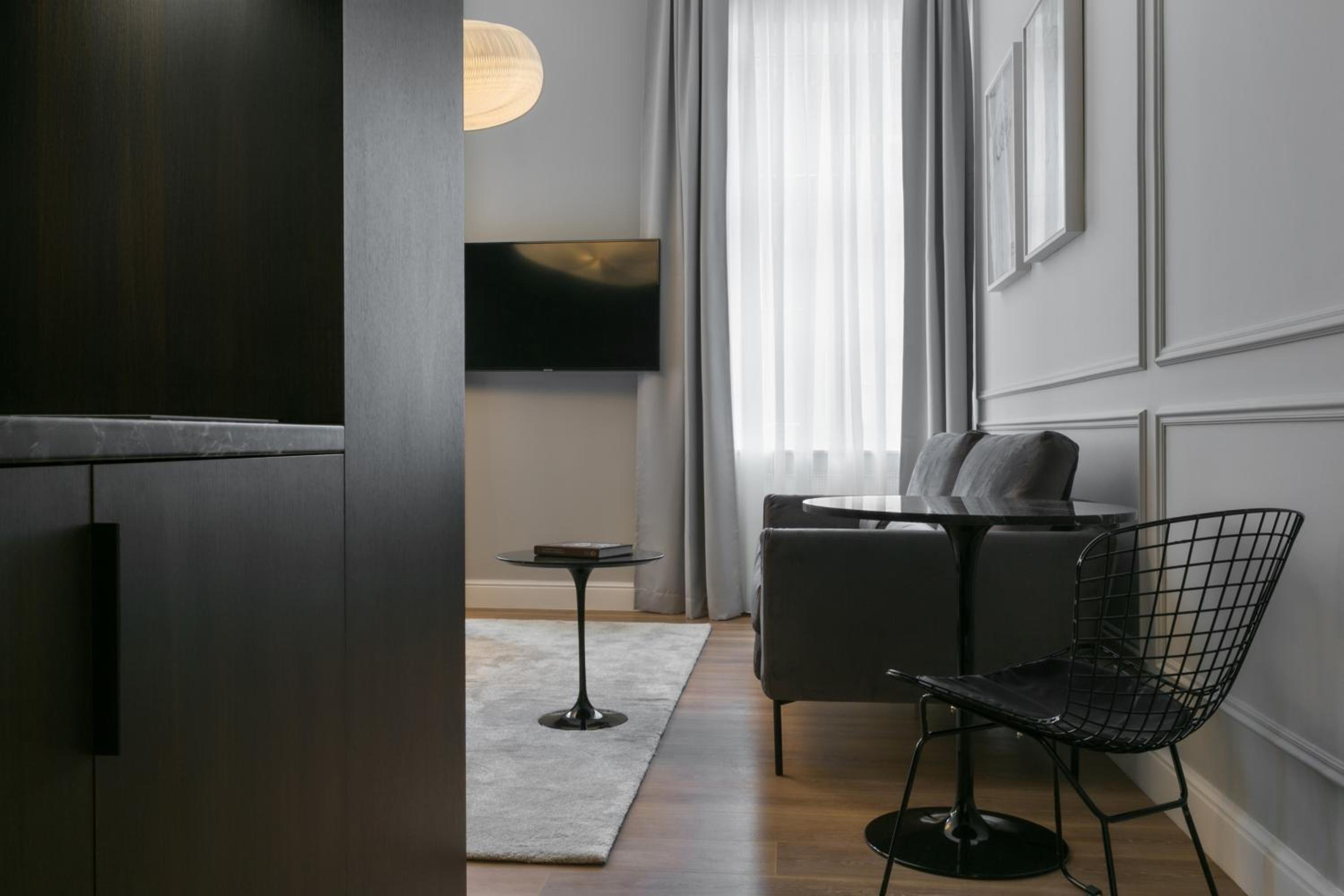Studio Apartment - Photo 1